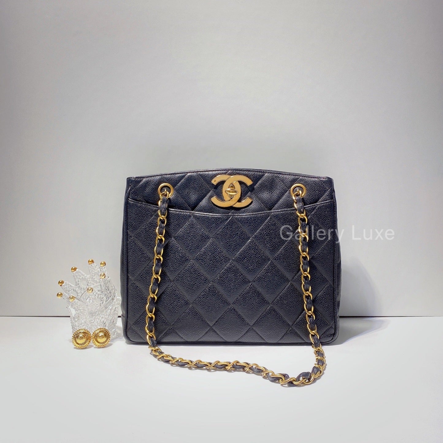 No.2326-Chanel Vintage Caviar Turn-Lock Shoulder Bag