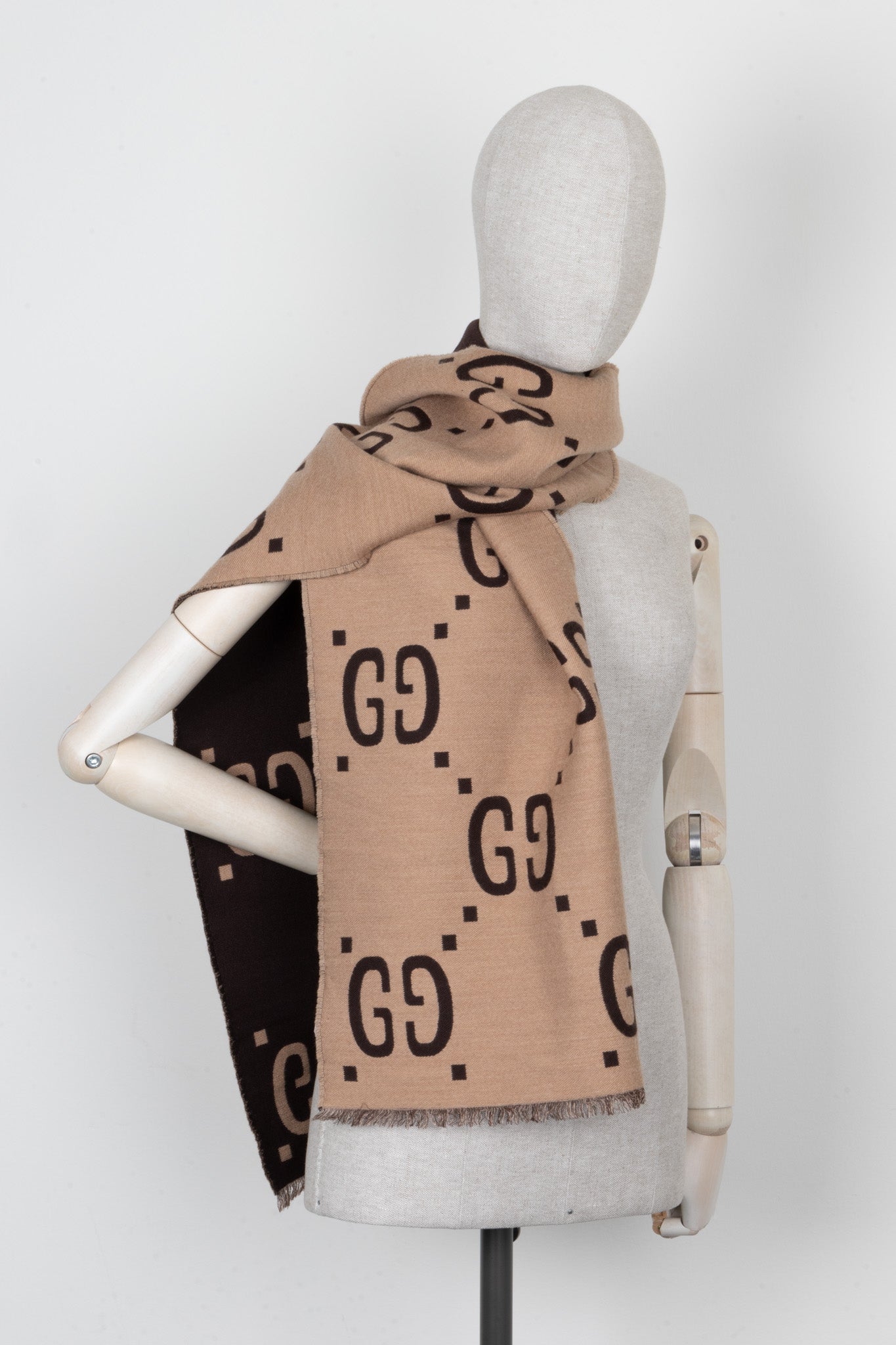 Luxury Gucci Trending 2025 Giant GG Reversible Scarf Brown Wool