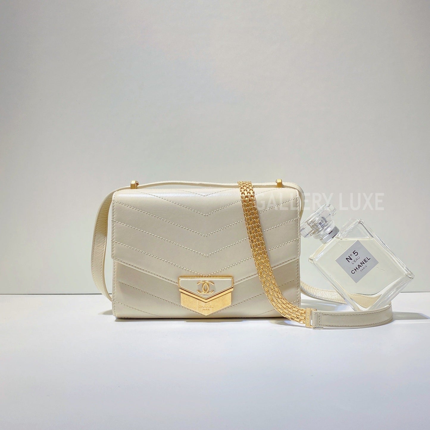 No.2890-Chanel Lock Me Up Flap Bag