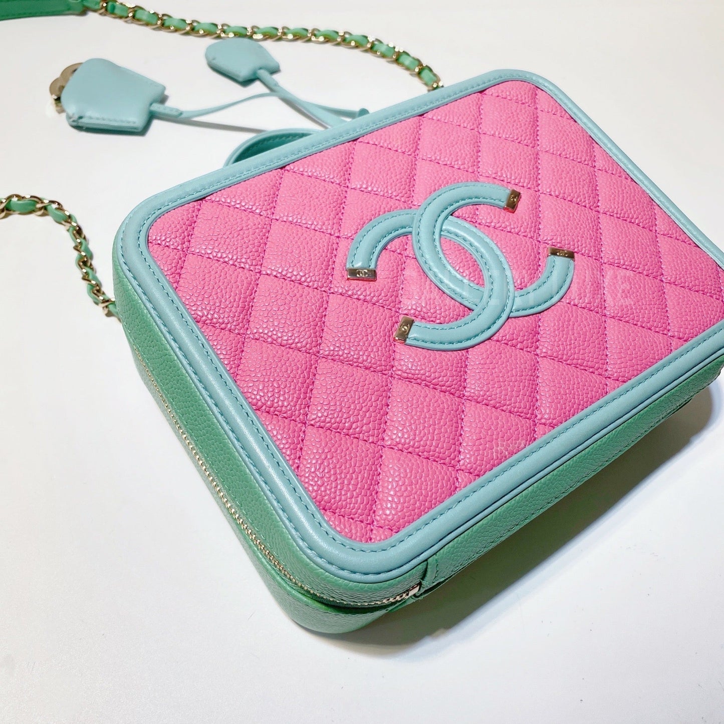 No.3374-Chanel Caviar Medium CC Filigree Vanity Case