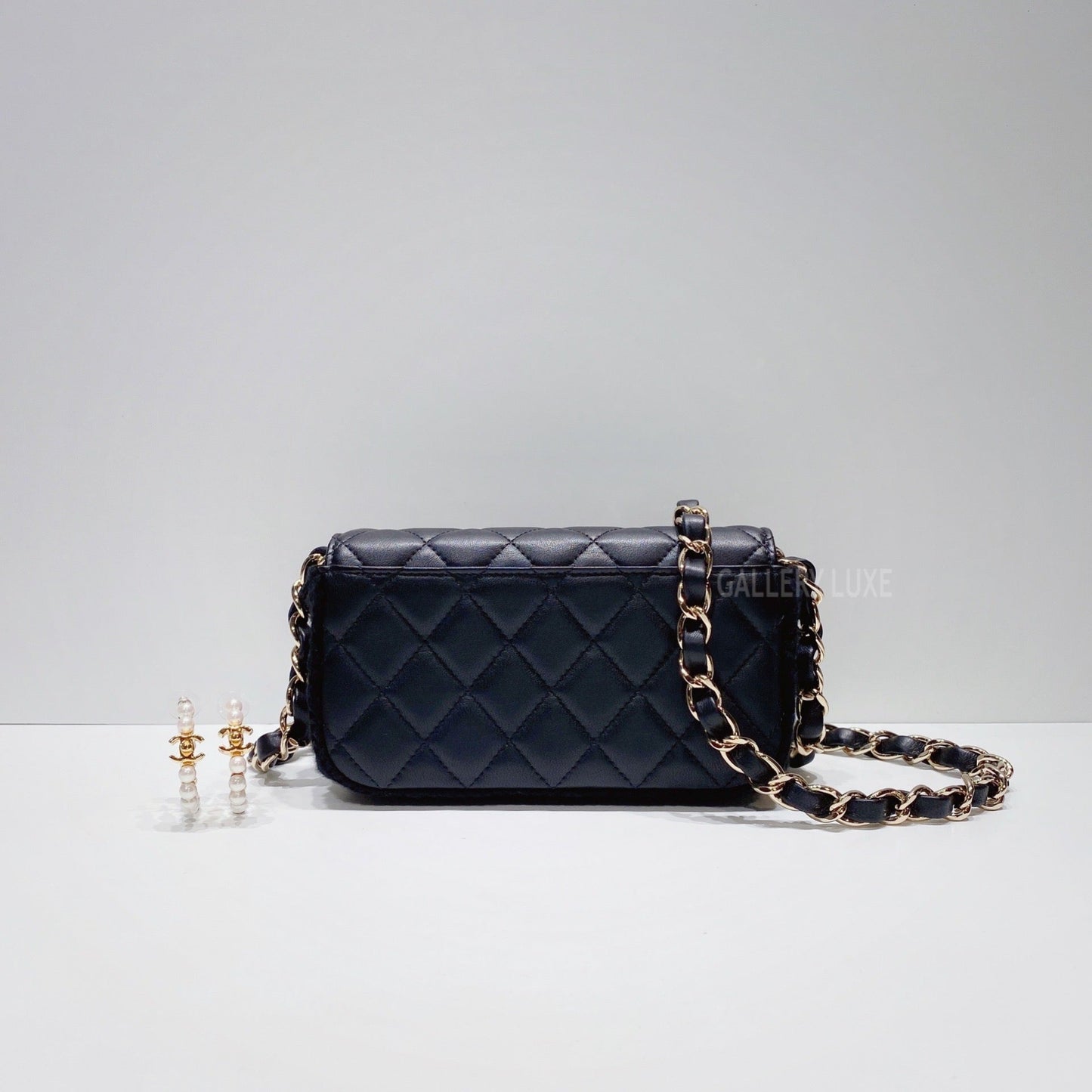 No.001305-Chanel All About Crochet Phone Holder With Chain (Brand New / 全新)