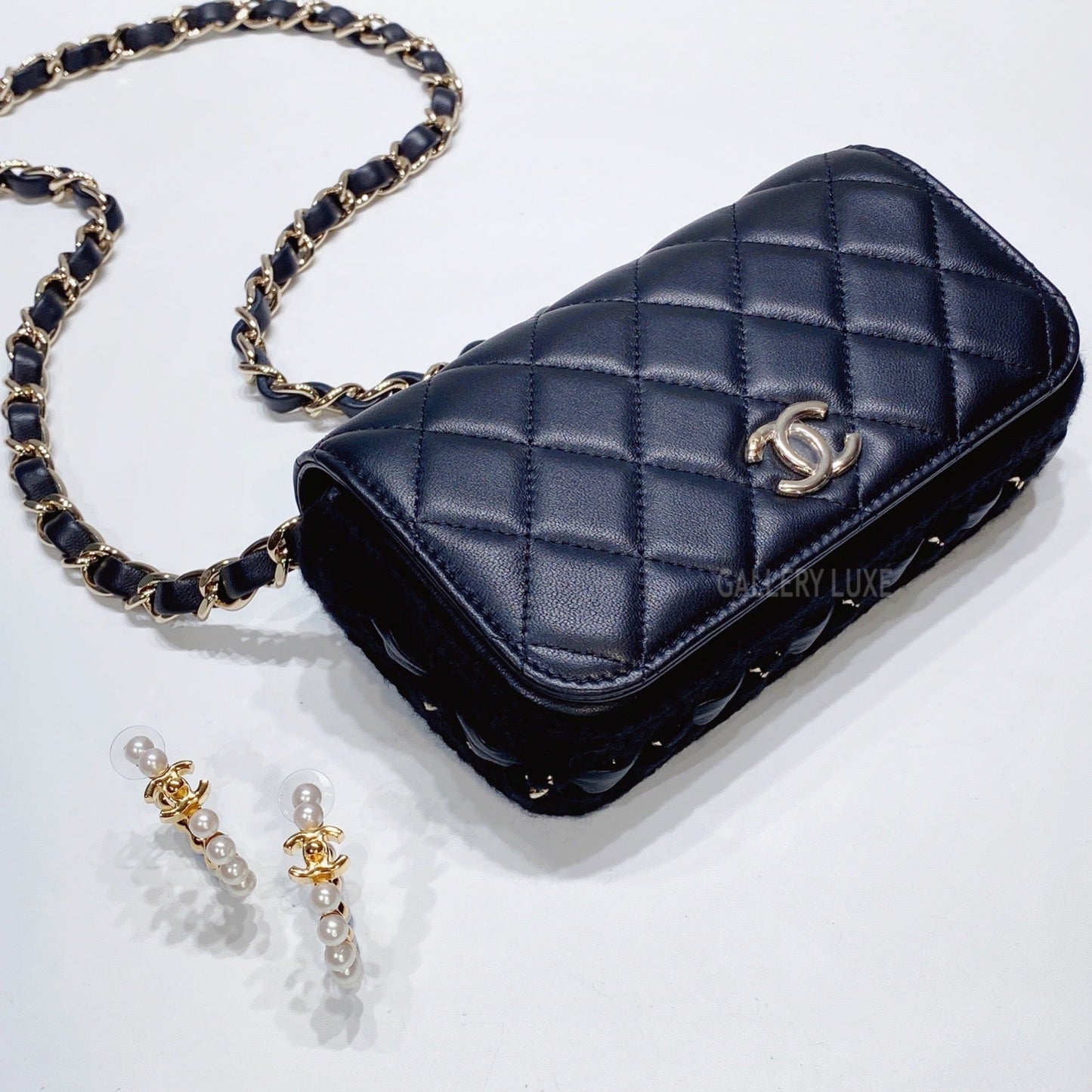 No.001305-Chanel All About Crochet Phone Holder With Chain (Brand New / 全新)