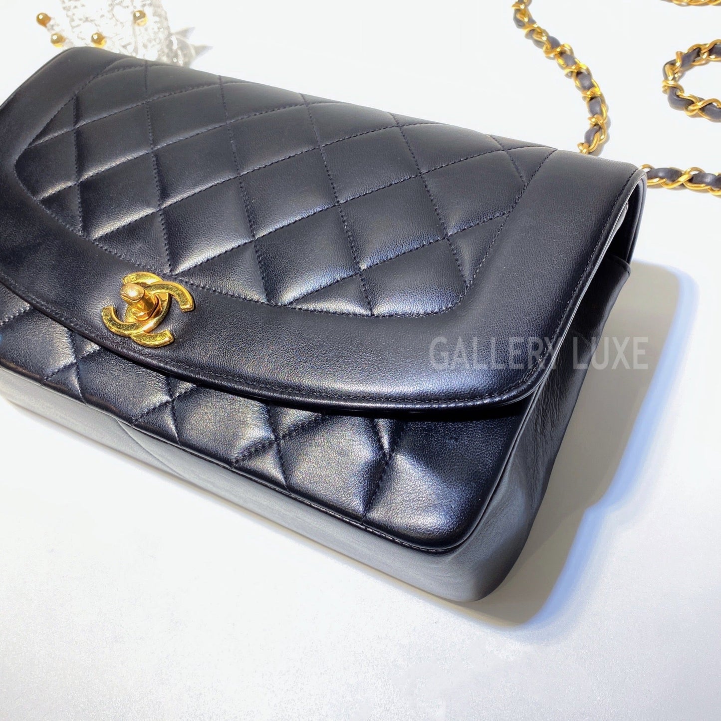 No.2812-Chanel Vintage Lambskin Diana Bag 25cm