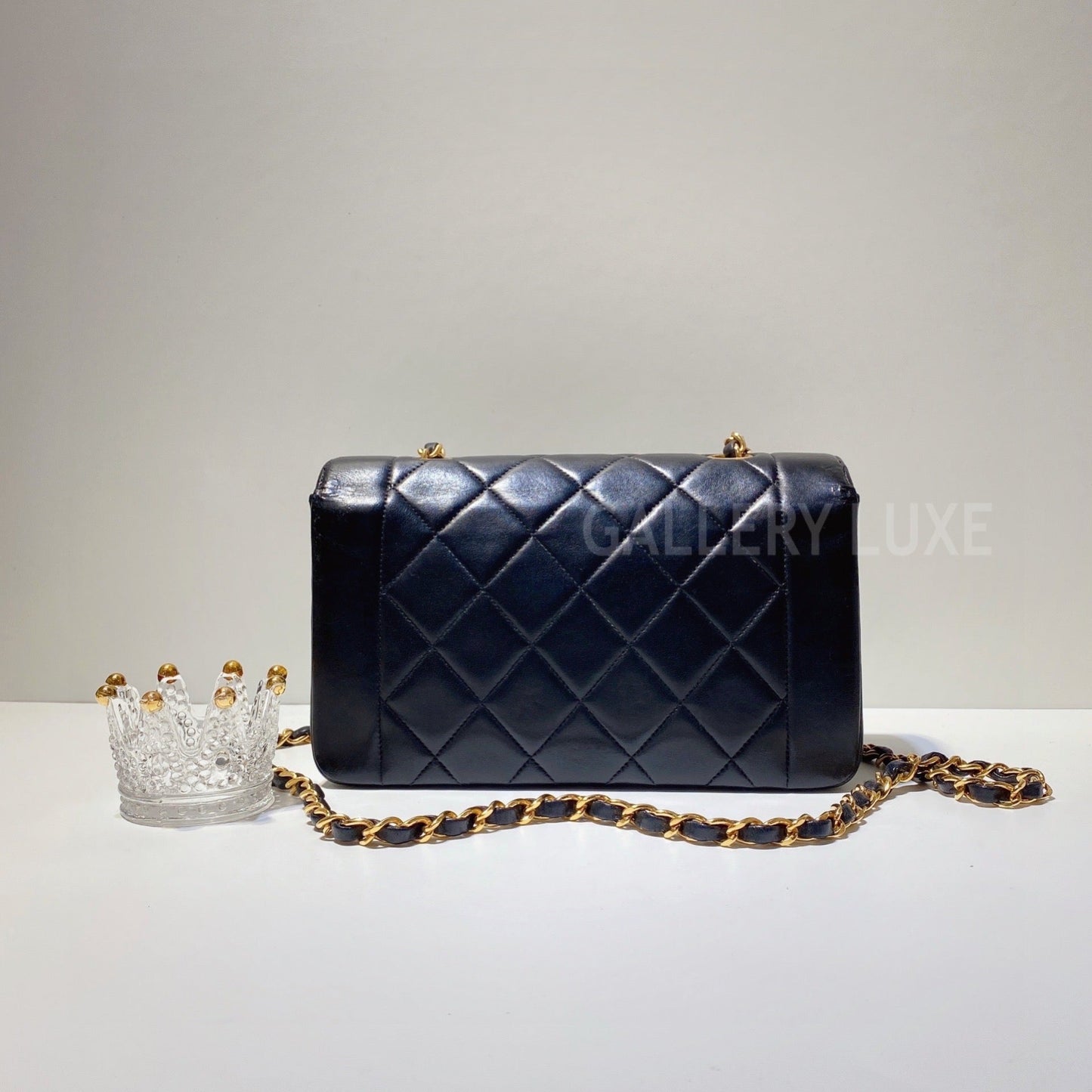 No.3029-Chanel Vintage Lambskin Diana Bag 22cm