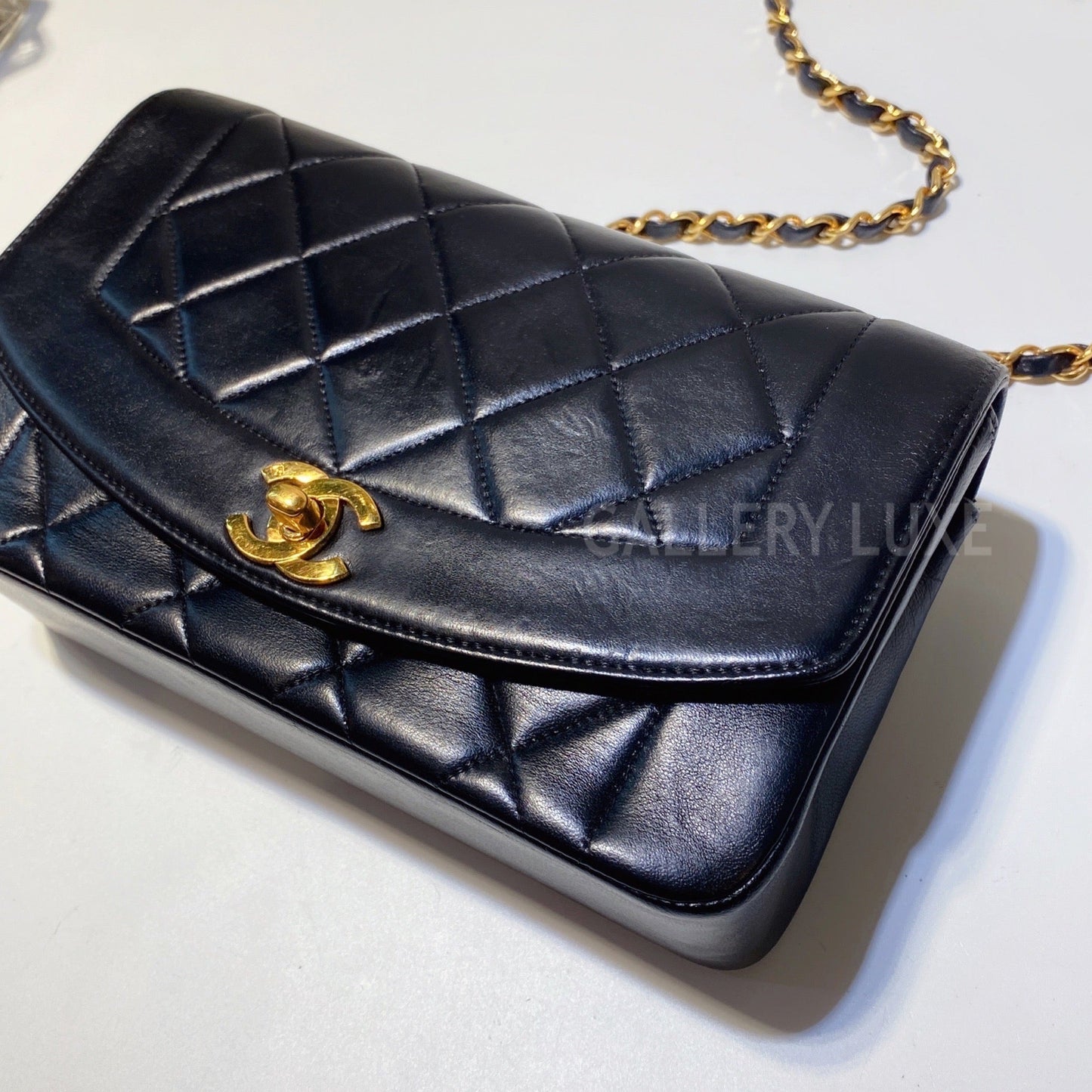No.3029-Chanel Vintage Lambskin Diana Bag 22cm