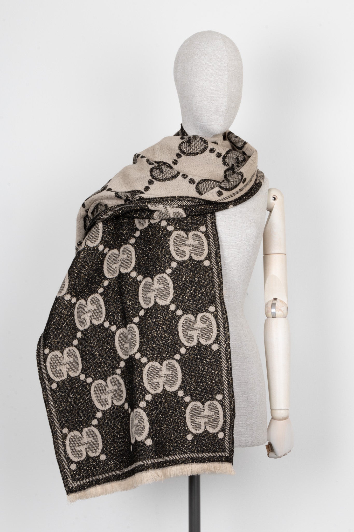 Luxury Gucci Trending 2025 GG Scarf Wool Black Gold Beige