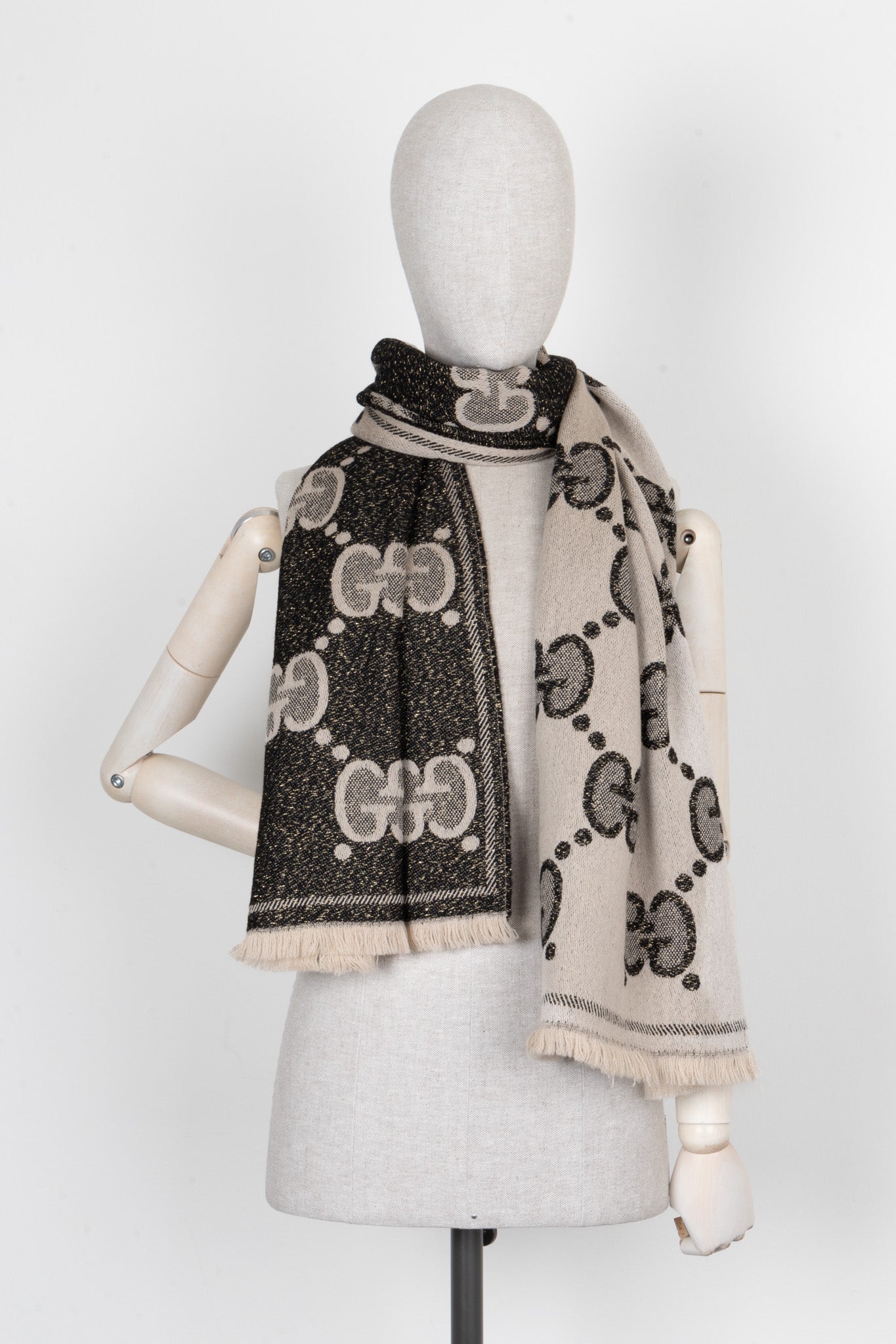 Luxury Gucci Trending 2025 GG Scarf Wool Black Gold Beige