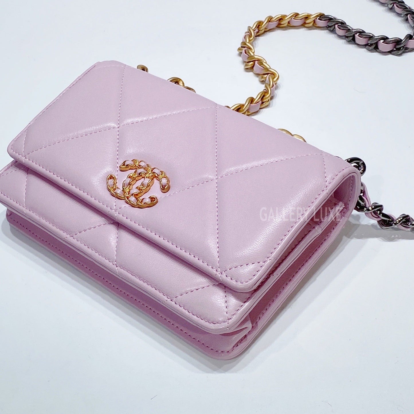 No.001307-Chanel 19 Wallet On Chain