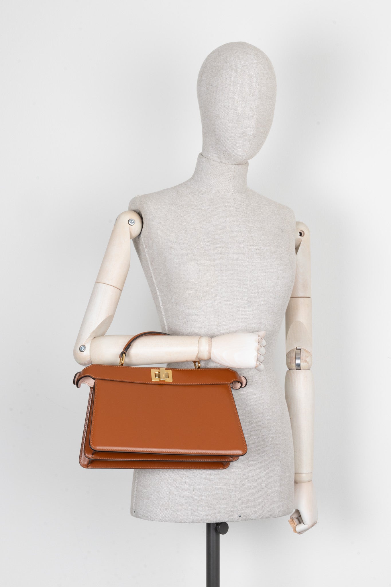Luxury Fendi Peekabo Iseeu East West Bag Leather Cognac