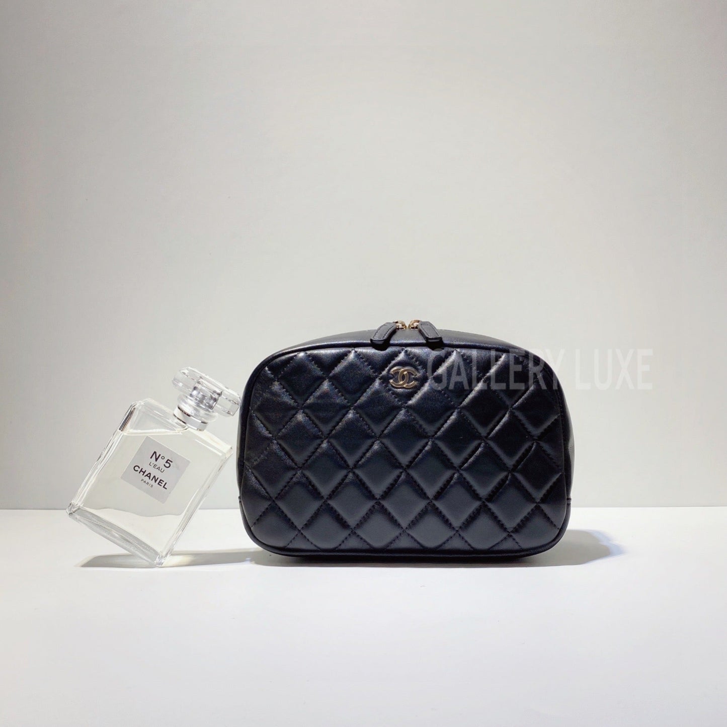 No.3210-Chanel Lambskin Large Cosmetic Pouch (Unused / 未使用品)