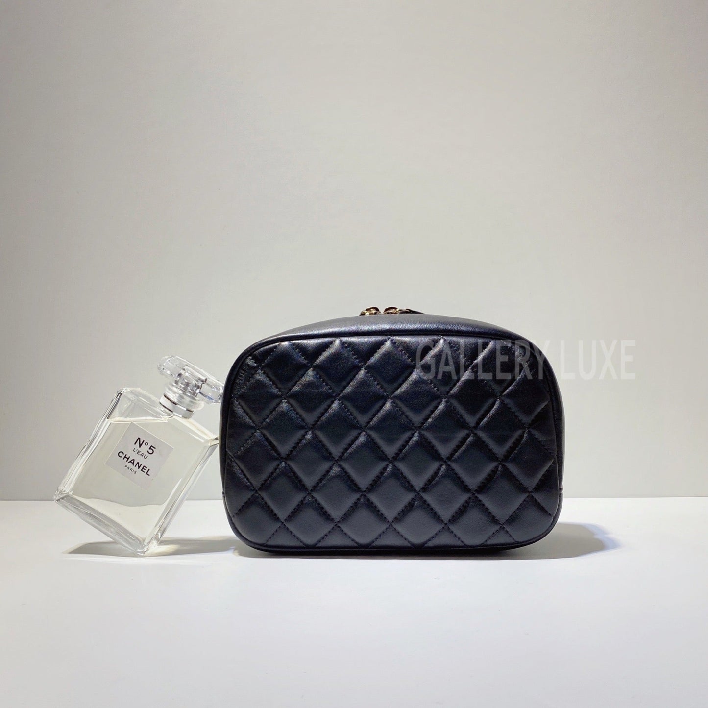 No.3210-Chanel Lambskin Large Cosmetic Pouch (Unused / 未使用品)