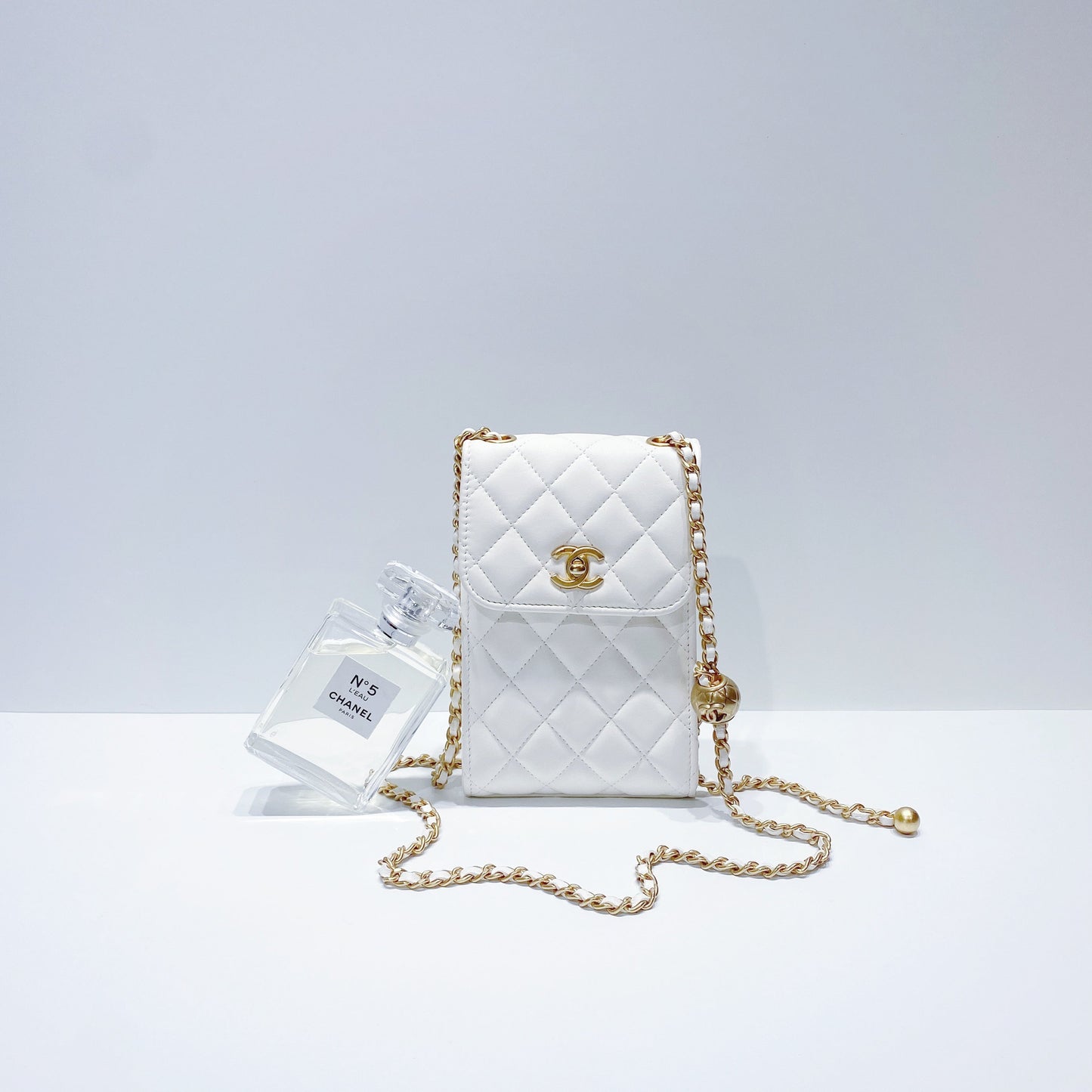 No.3678-Chanel Pearl Crush Phone Holder With Chain