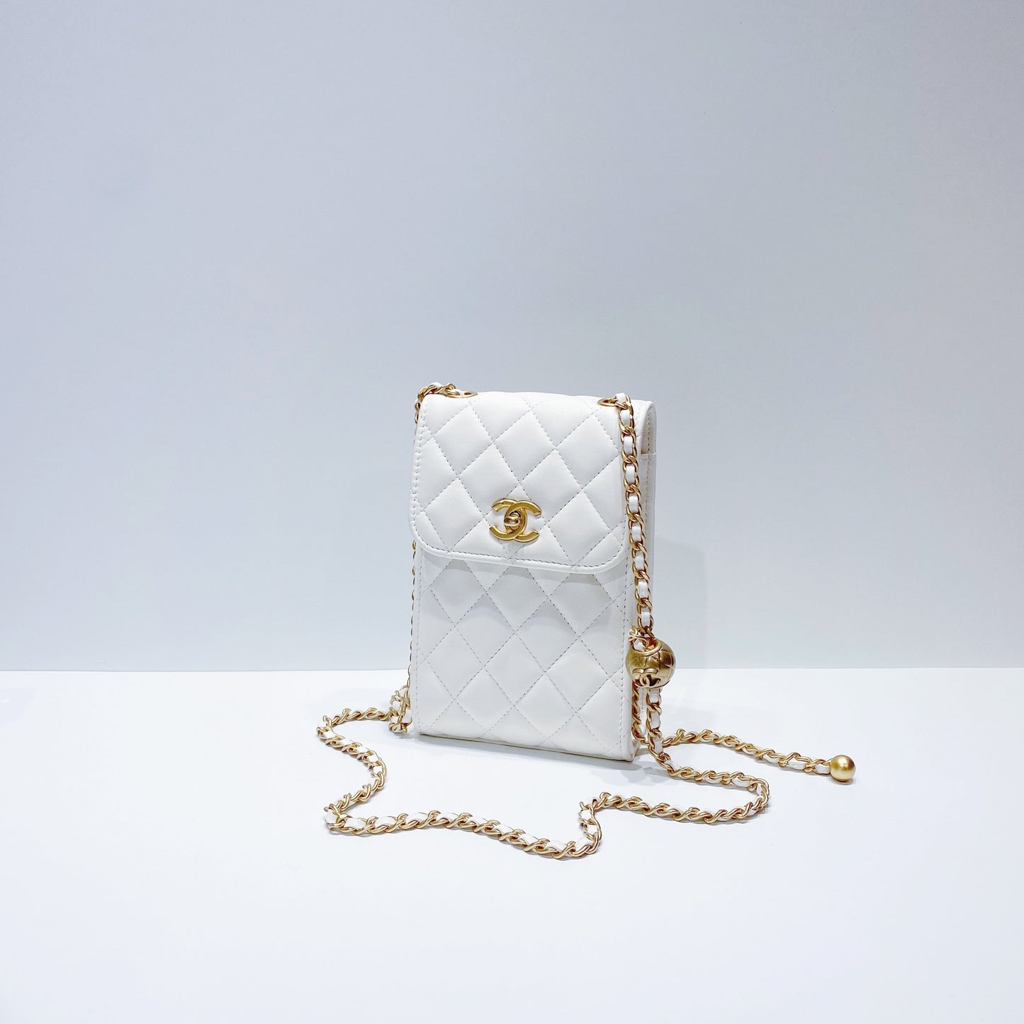 No.3678-Chanel Pearl Crush Phone Holder With Chain