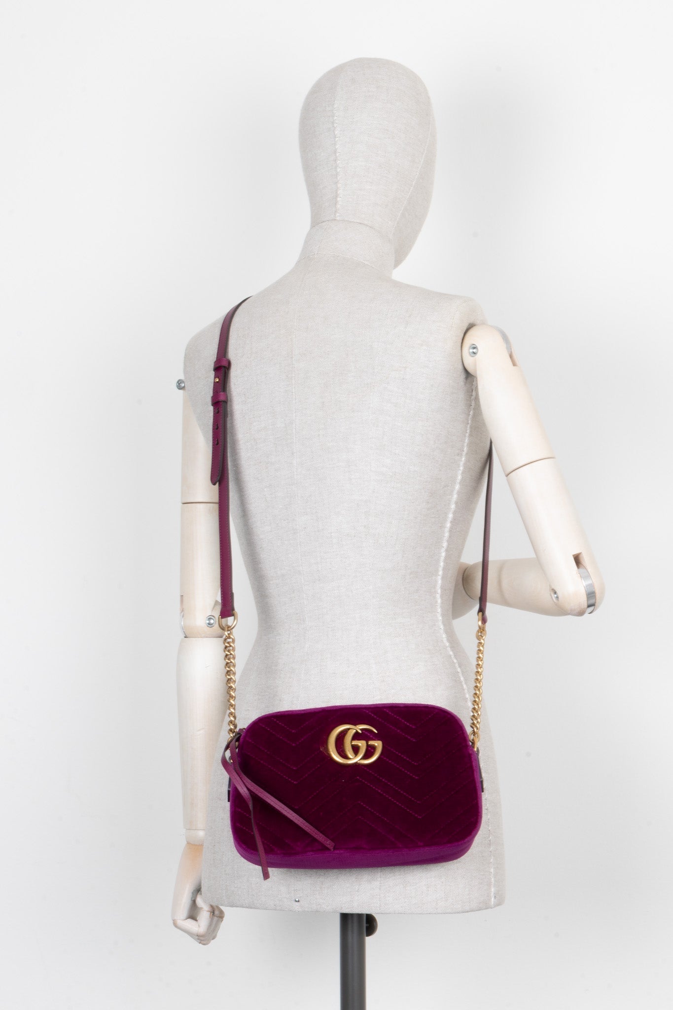 Luxury Gucci Trending 2025 Marmont Camera Bag Velvet Fuchsia