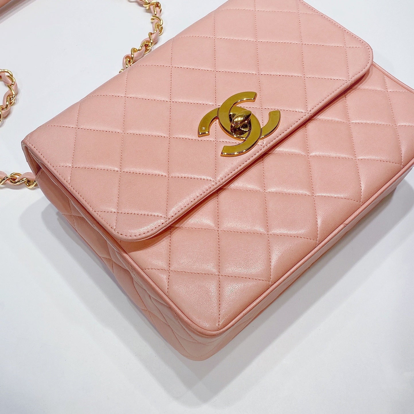 No.3549-Chanel Vintage Lambskin Turn-Lock Flap Bag