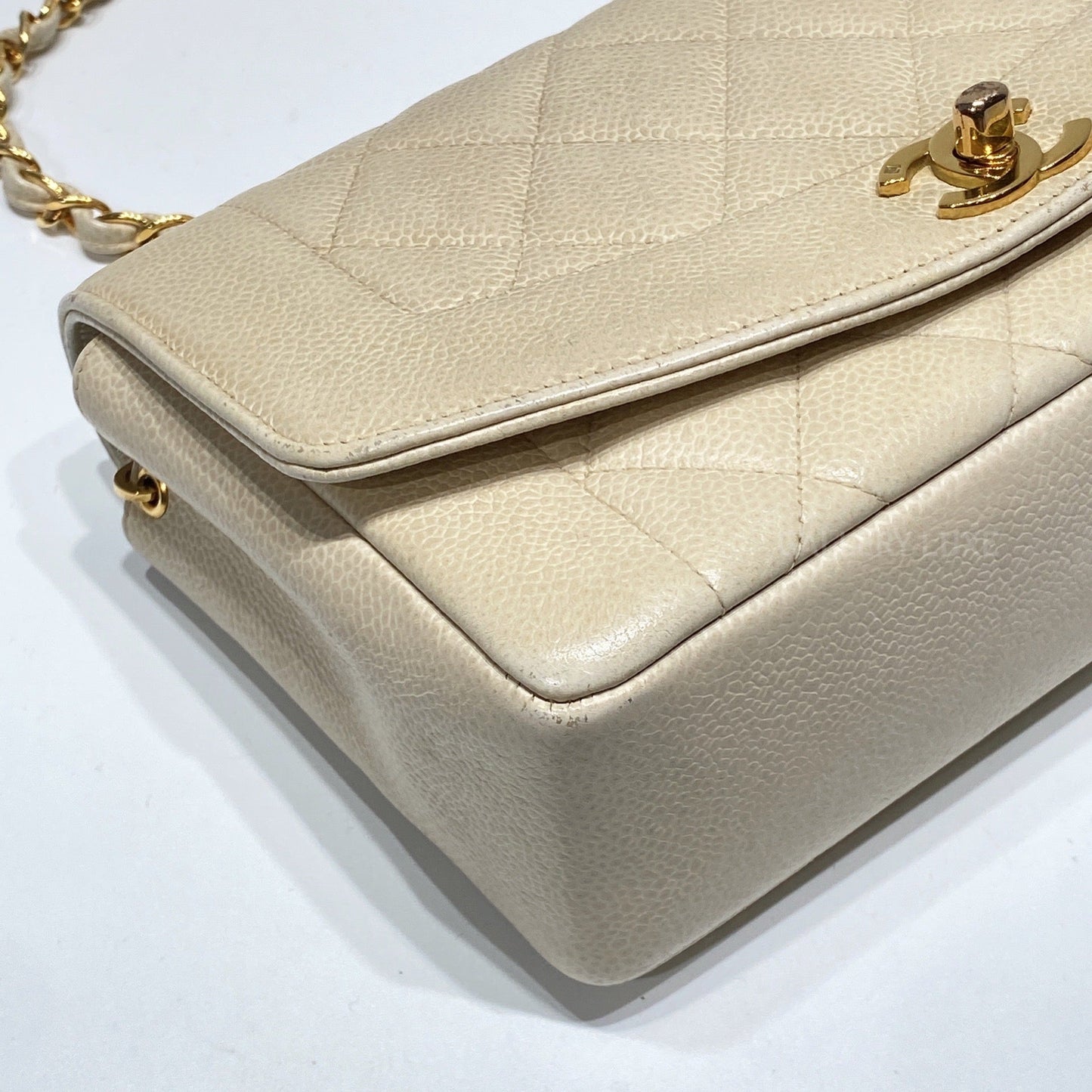 No.2939-Chanel Vintage Caviar Diana Bag 22cm
