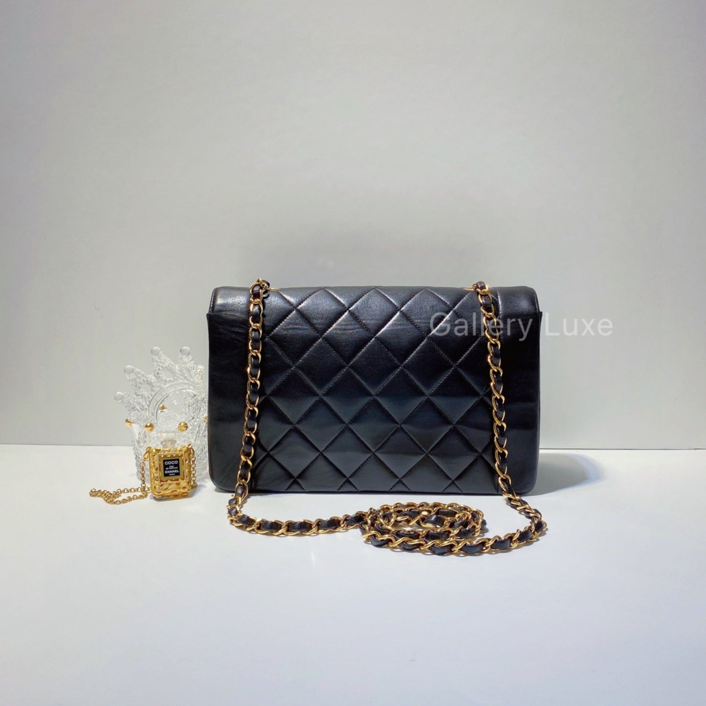 No.2642-Chanel Vintage Lambskin Diana Bag 25cm