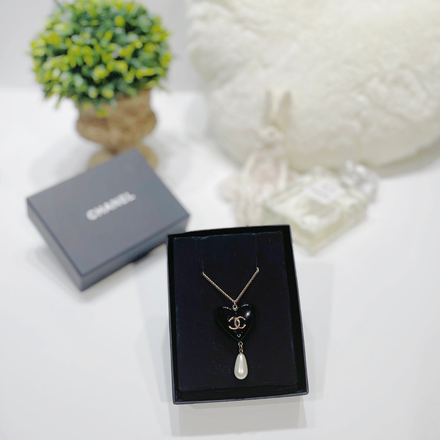 No.3679-Chanel Pearl & Heart Necklace