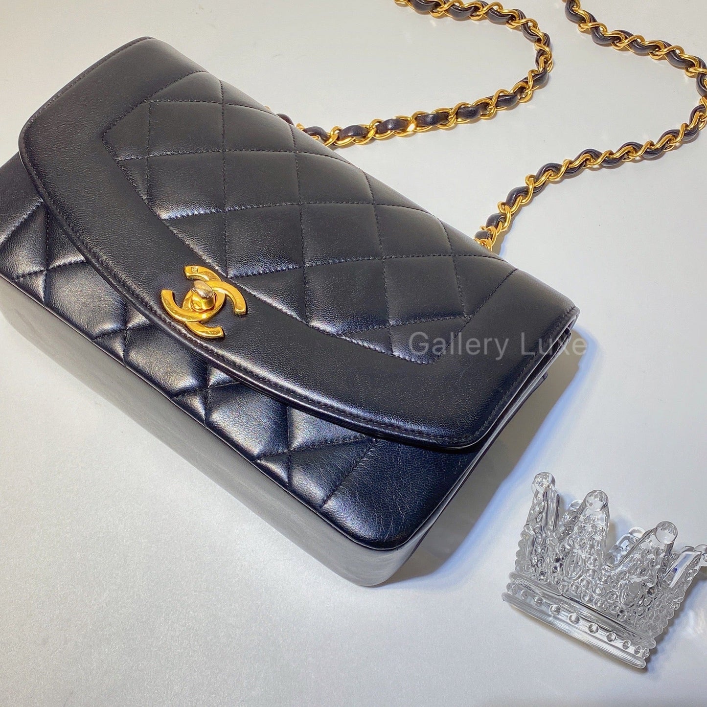 No.2637-Chanel Vintage Lambskin Diana Bag 22cm