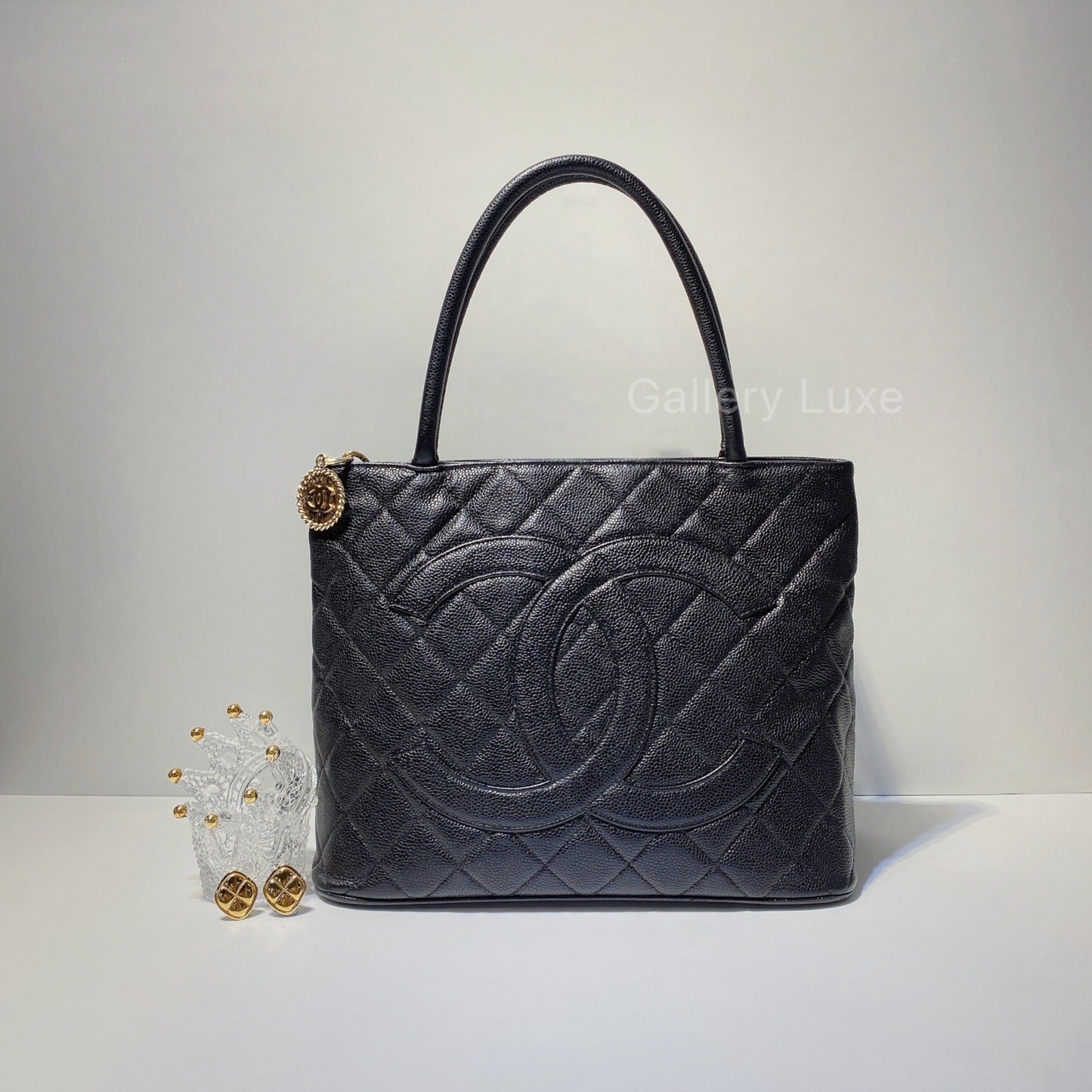 No.2648-Chanel Vintage Caviar Medallion Tote Bag