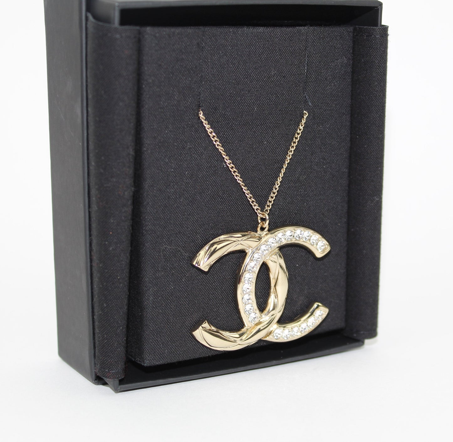 CHANEL CC GOLDEN/CRYSTAL PENDANT NECKLACE
