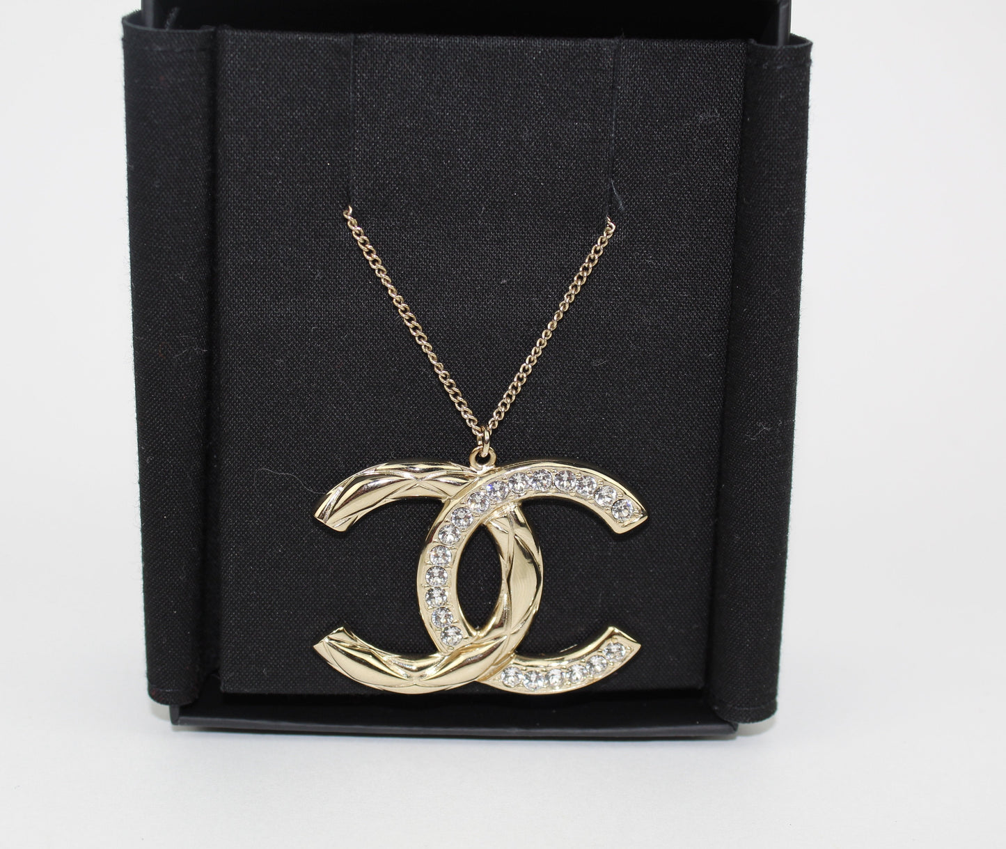 CHANEL CC GOLDEN/CRYSTAL PENDANT NECKLACE