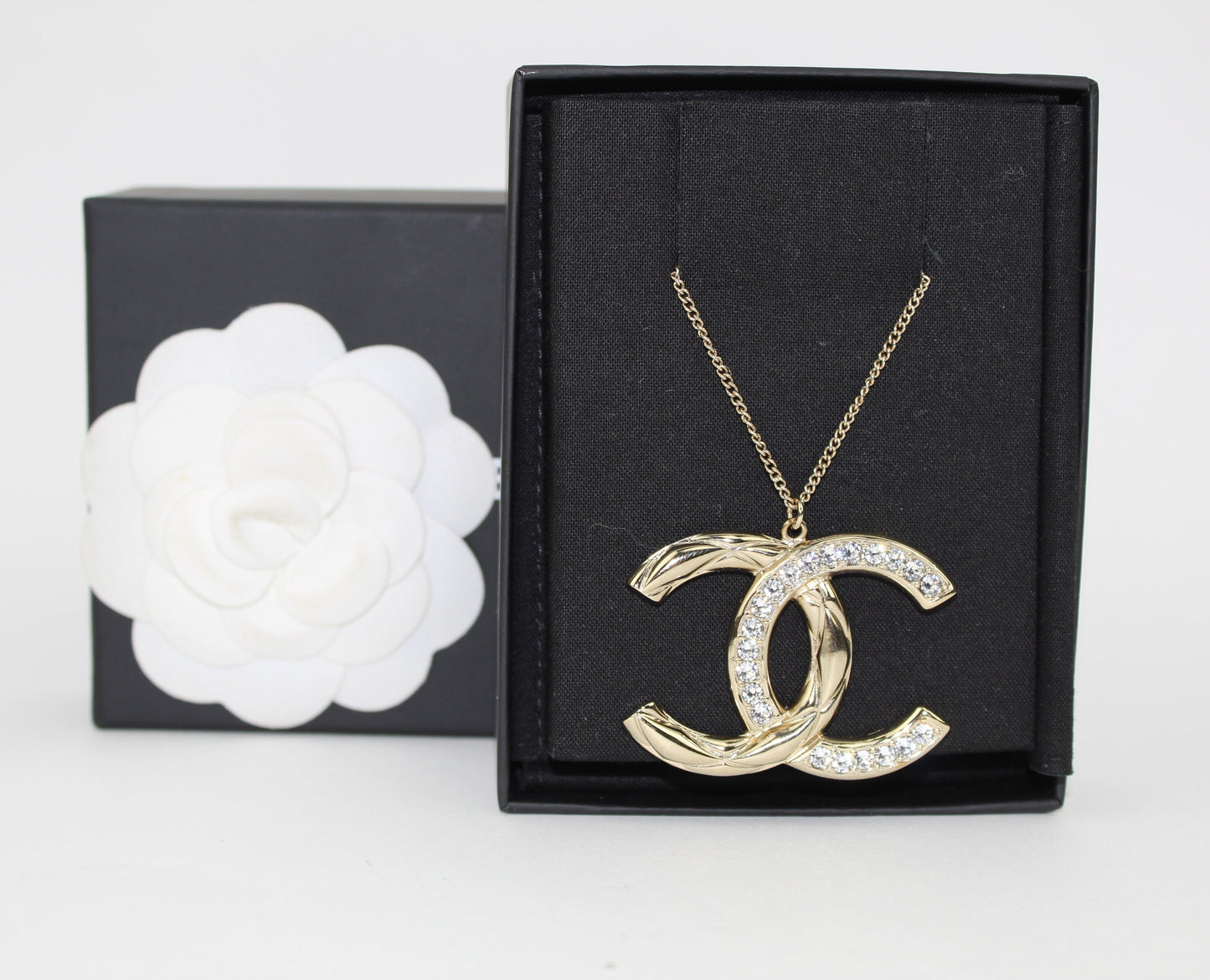 CHANEL CC GOLDEN/CRYSTAL PENDANT NECKLACE