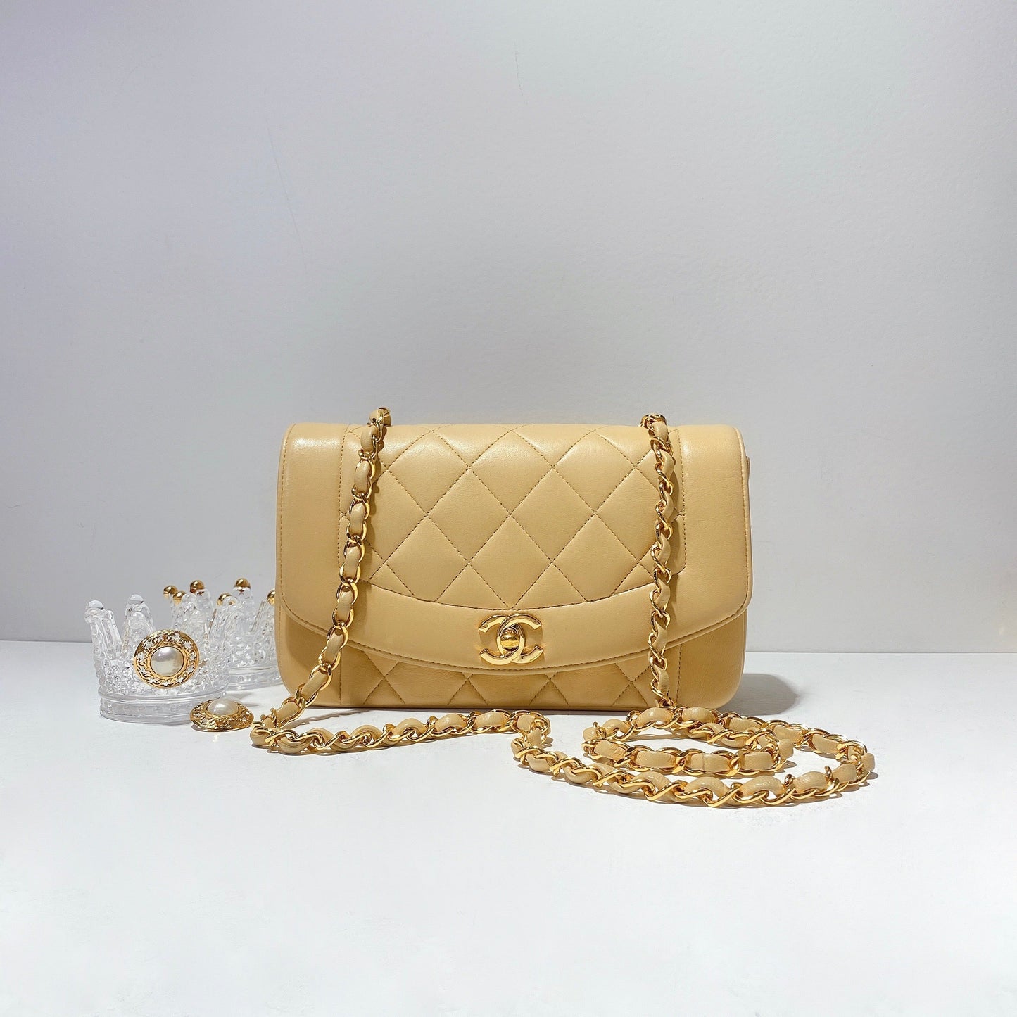 No.2420-Chanel Vintage Diana Bag 22cm