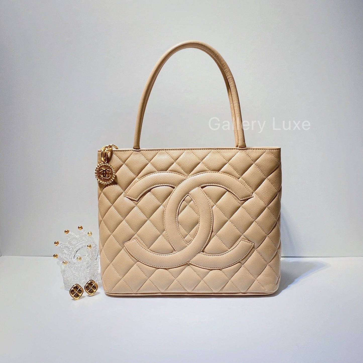 No.2655-Chanel Vintage Caviar Medallion Tote Bag