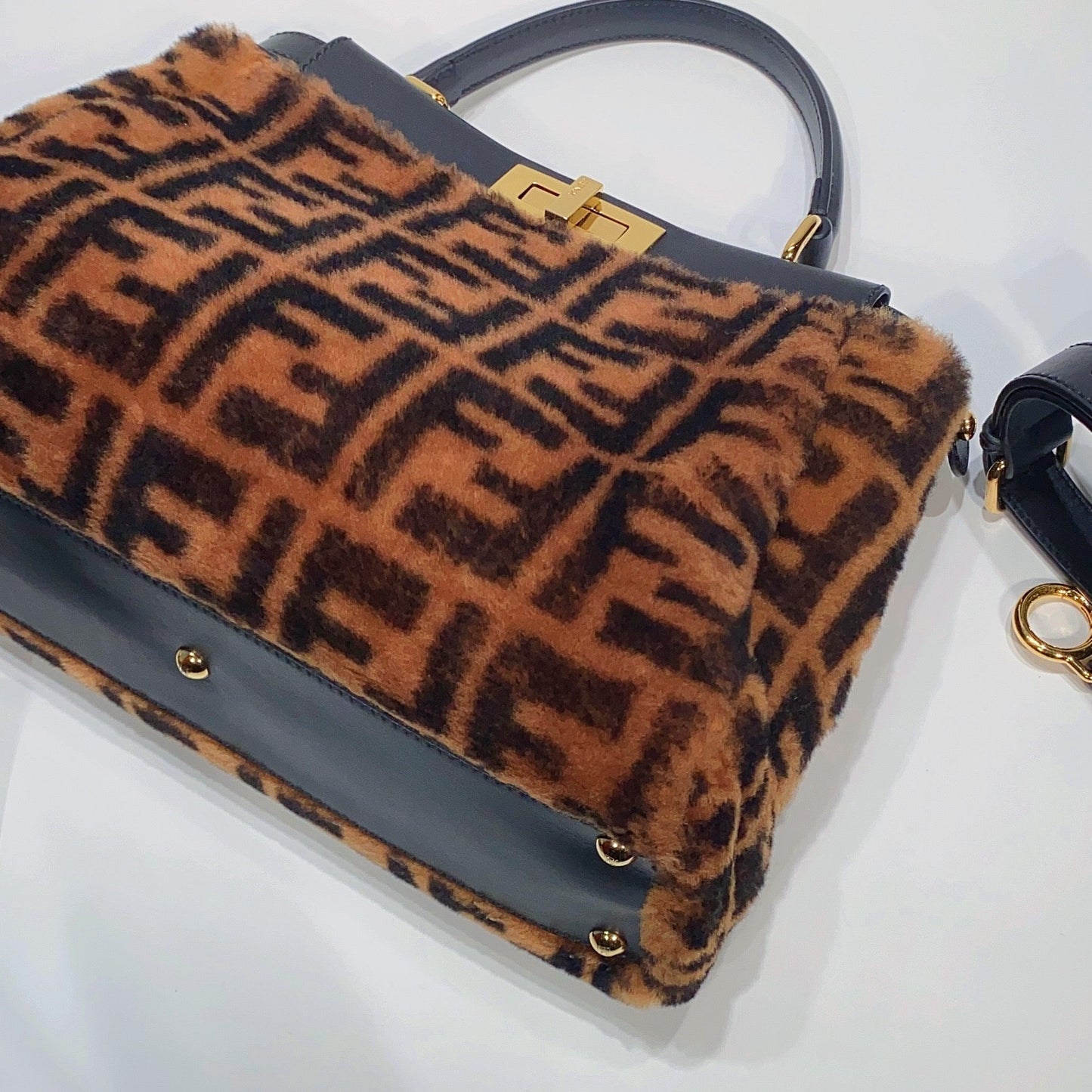 No.3803-Luxury FendiRegular Zucca Shearling Peekaboo With Strap