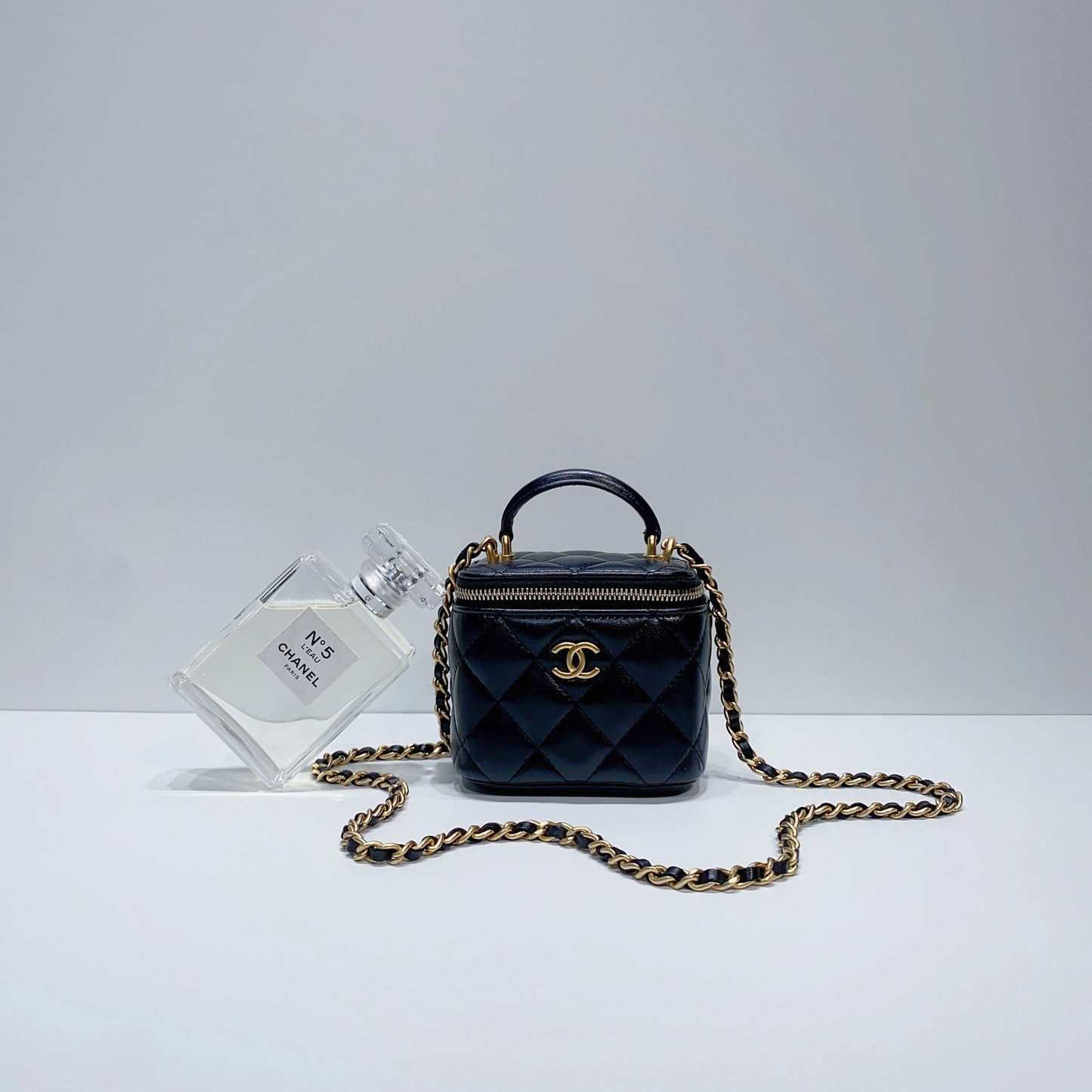 No.3822-Chanel Small Handle Vanity with Chain