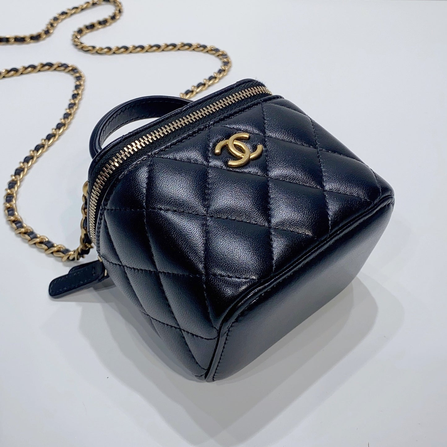 No.3822-Chanel Small Handle Vanity with Chain
