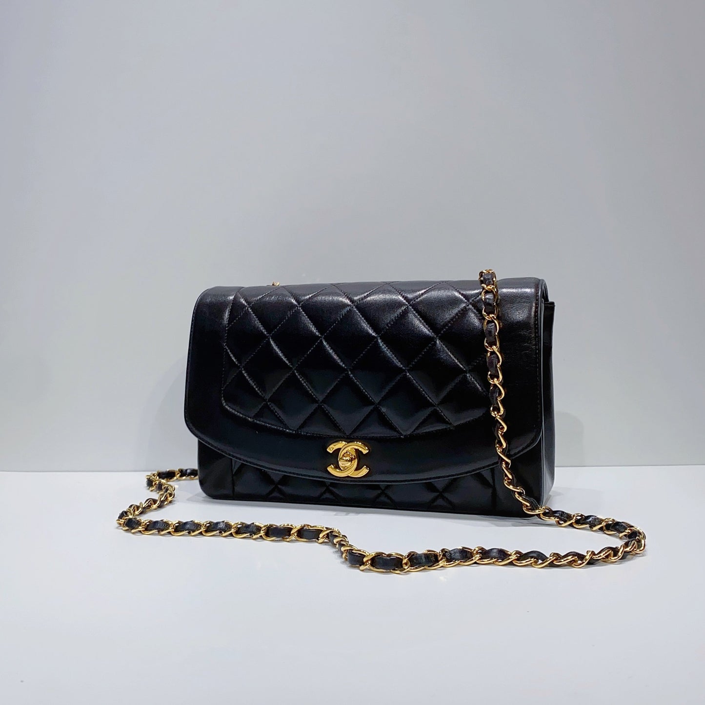 No.3817-Chanel Vintage Lambskin Diana Bag 25cm