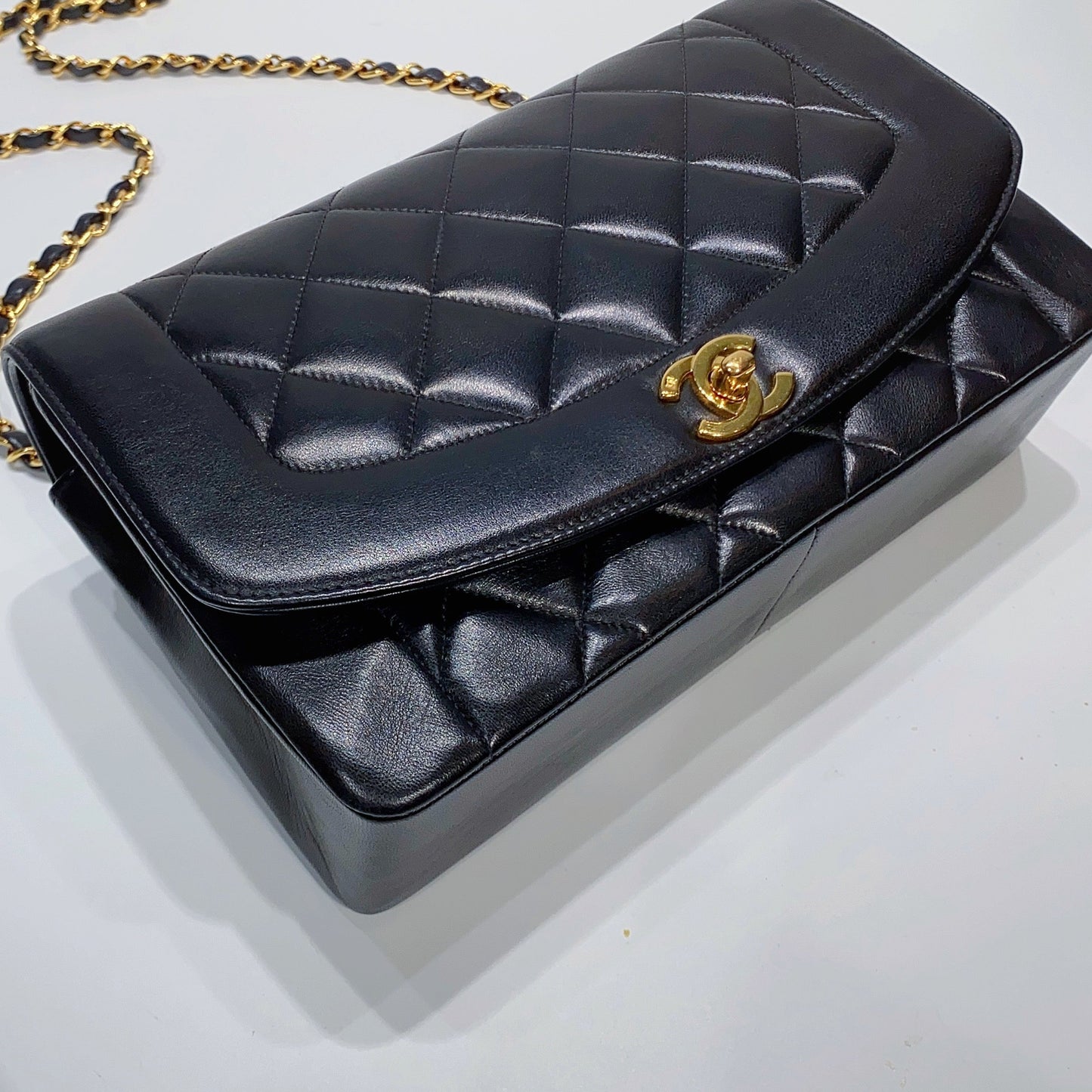 No.3817-Chanel Vintage Lambskin Diana Bag 25cm