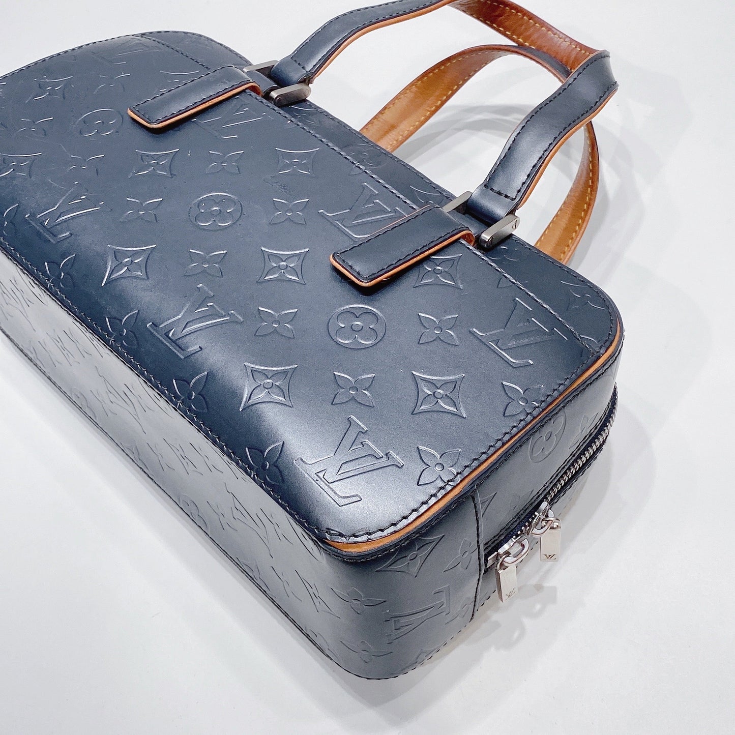 No.3562-Louis Vuitton Monogram Glace Shelton Handbag