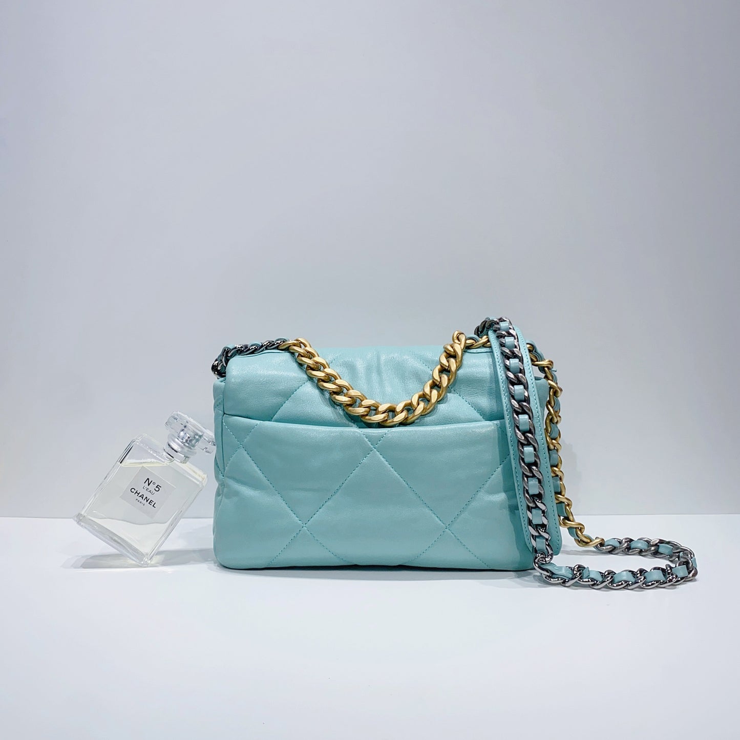 No.3820-Chanel 19 Small Handbag