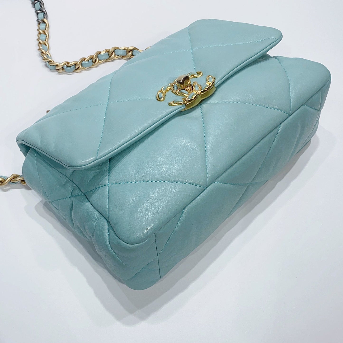 No.3820-Chanel 19 Small Handbag