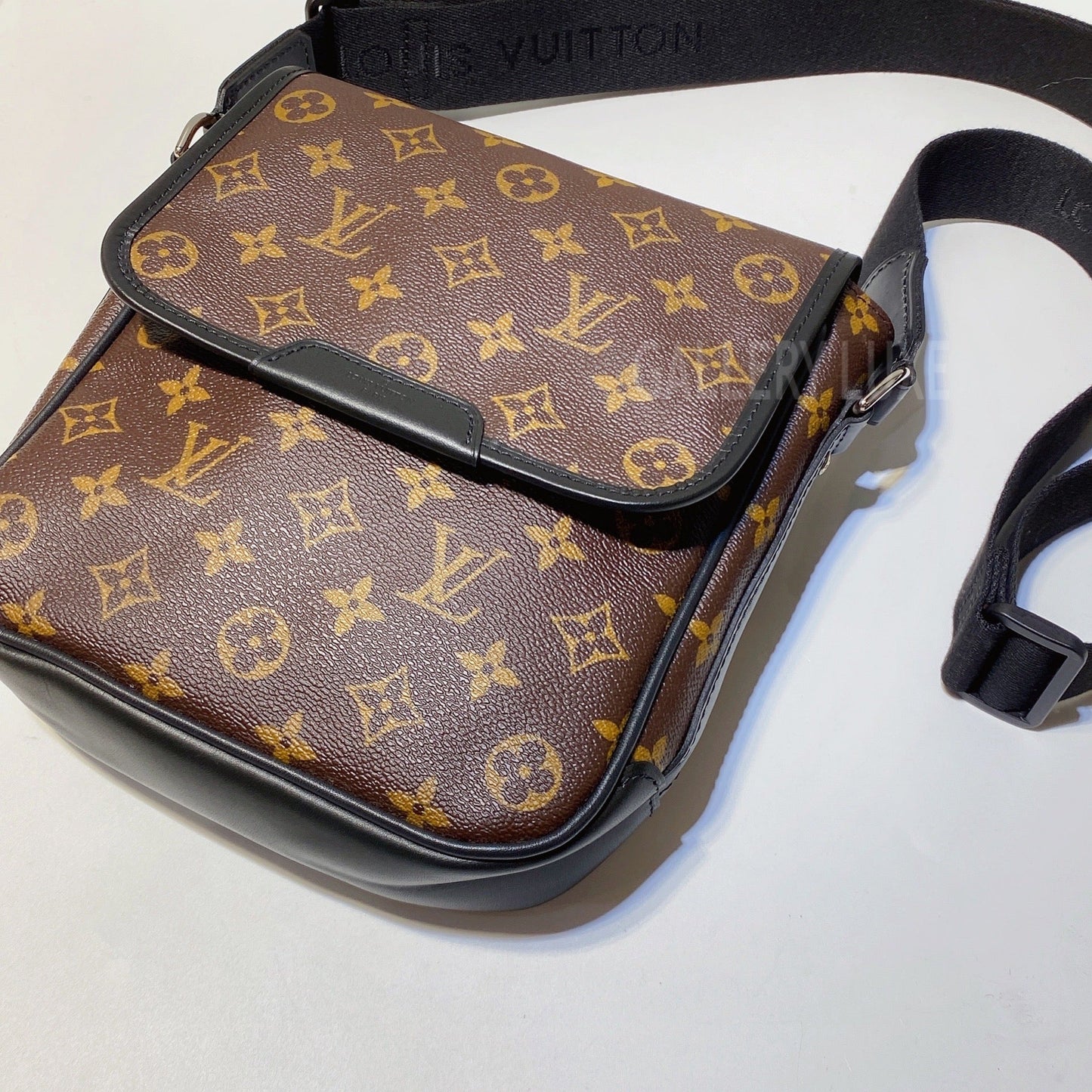No.2988-Louis Vuitton Macassar Bass PM