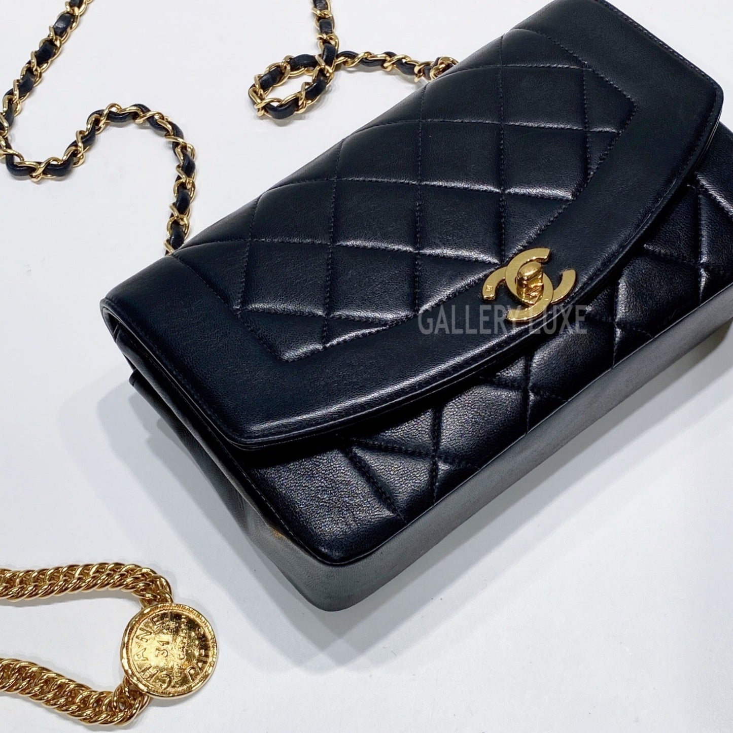 No.3444-Chanel Vintage Lambskin Diana Bag 22cm