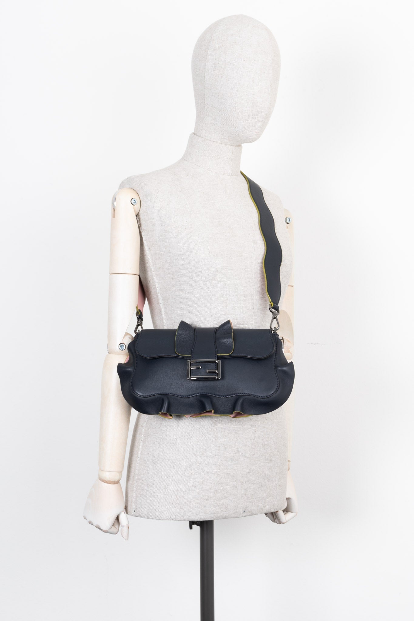 Luxury Fendi Wave Baguette Midnight Blue