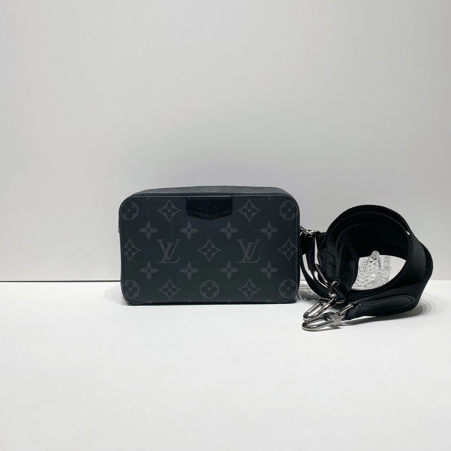 No.4413- Louis Vuitton Alpha Wearable Bag