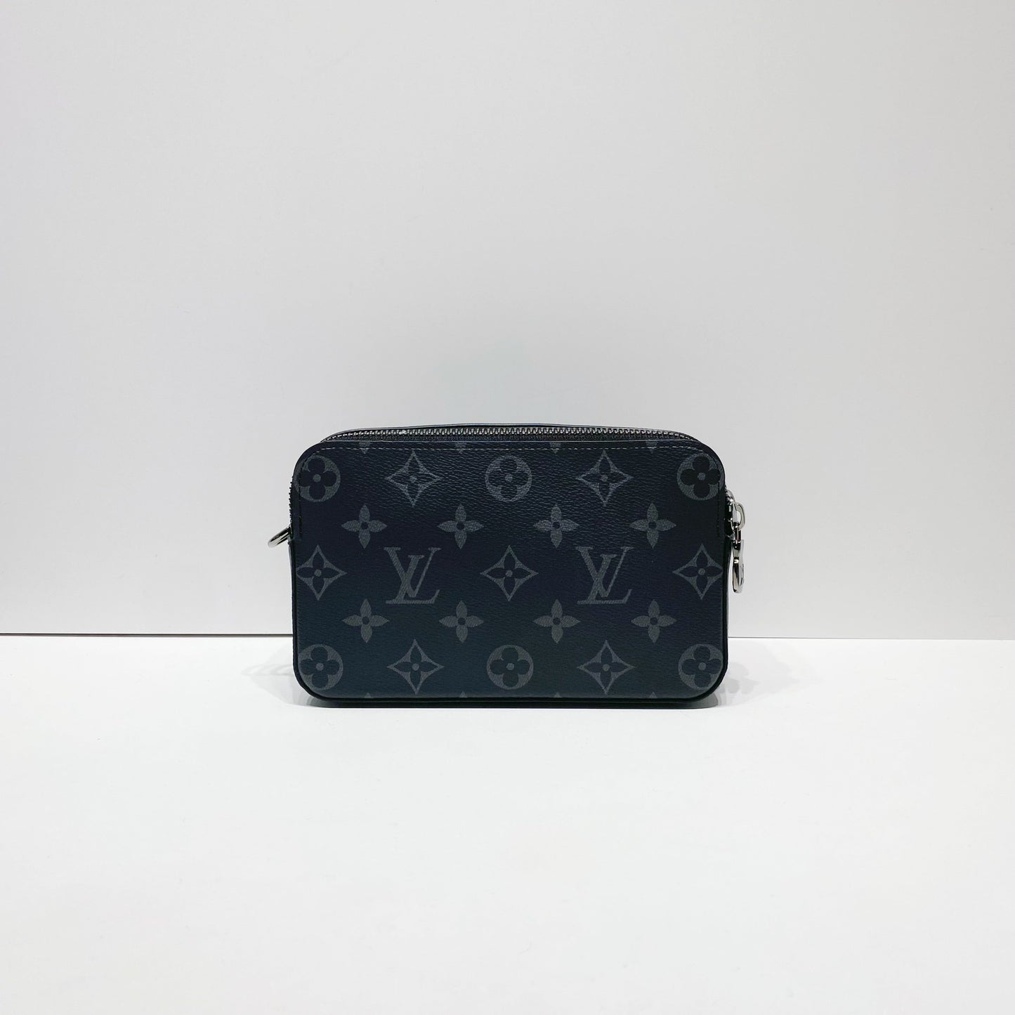 No.4413- Louis Vuitton Alpha Wearable Bag
