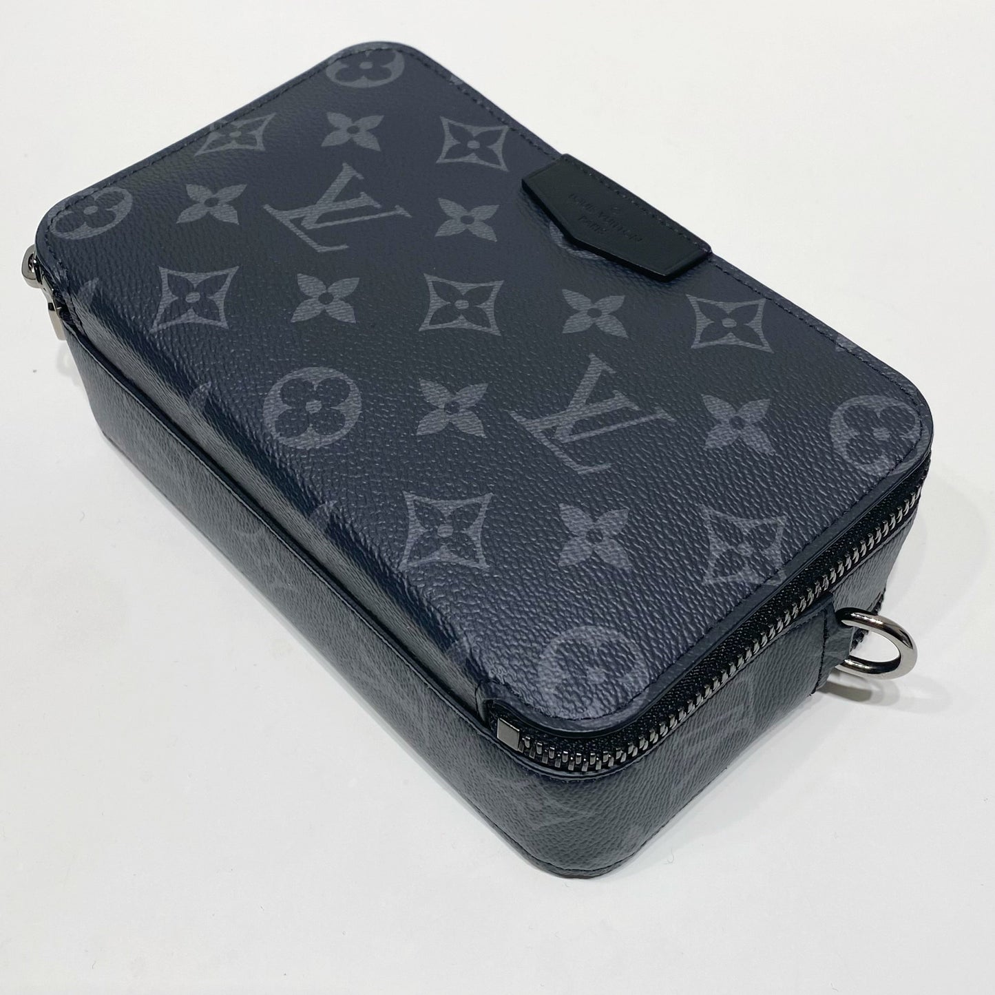 No.4413- Louis Vuitton Alpha Wearable Bag