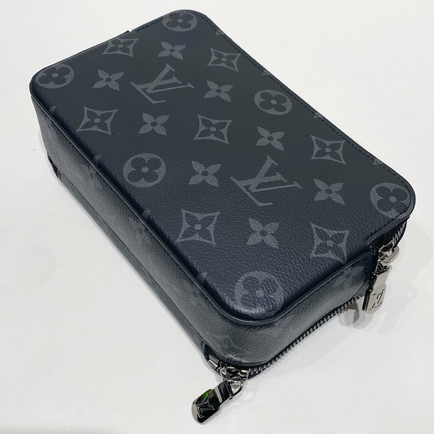 No.4413- Louis Vuitton Alpha Wearable Bag