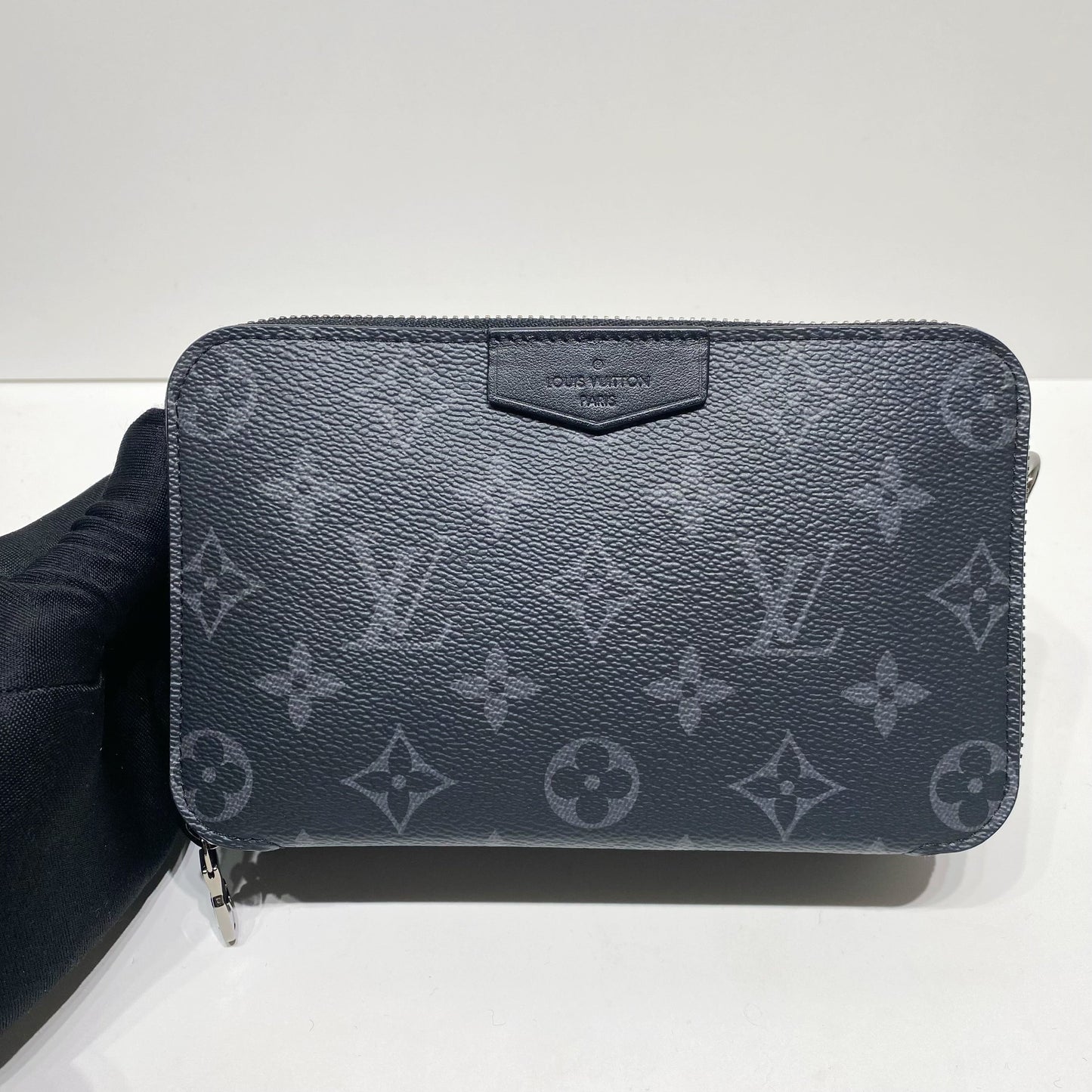 No.4413- Louis Vuitton Alpha Wearable Bag