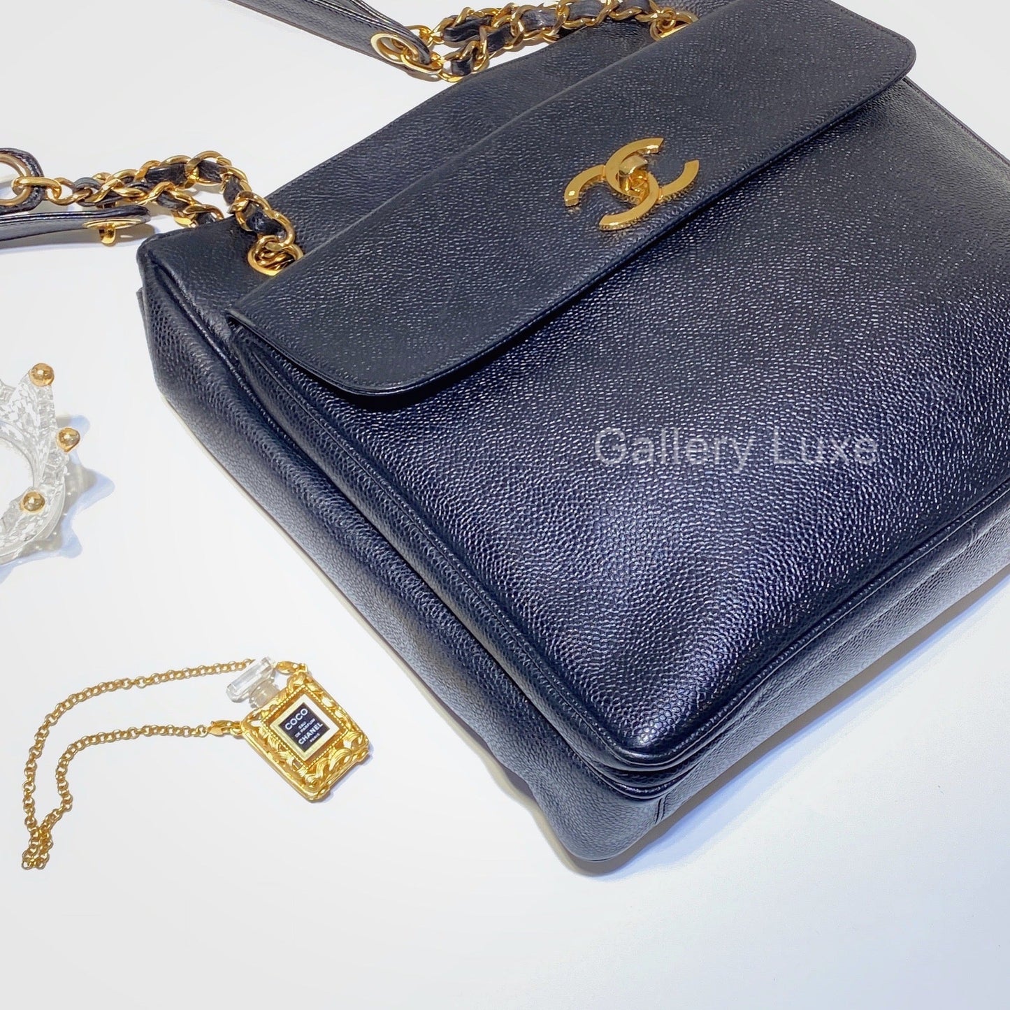 No.2679-Chanel Vintage Caviar Turn Lock Tote Bag