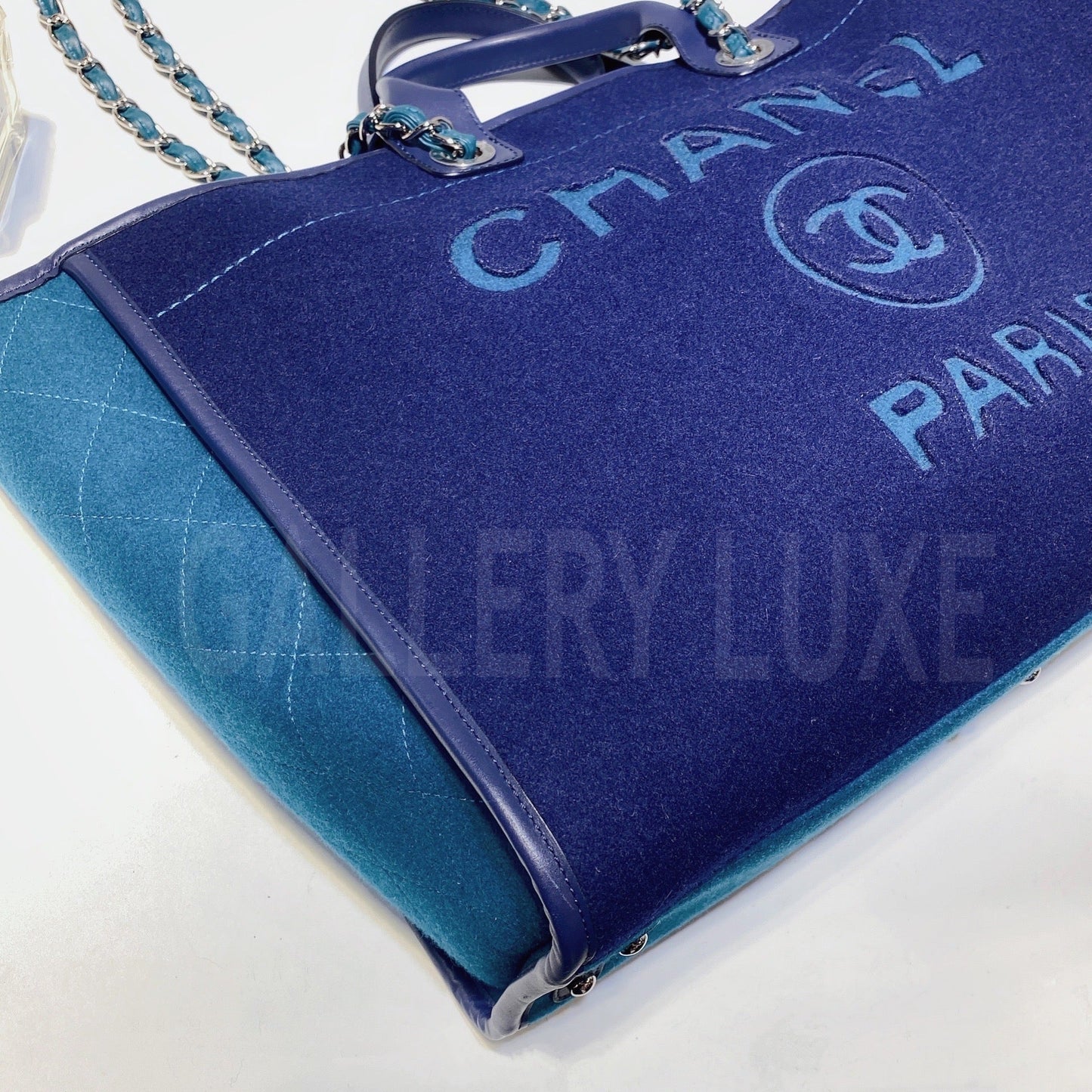 No.3261-Chanel Maxi Deauville Tote Bag