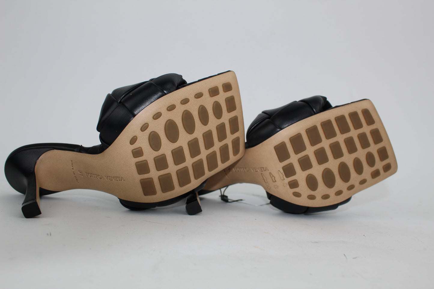 Bottega Veneta Bv Lido Leather Sandals