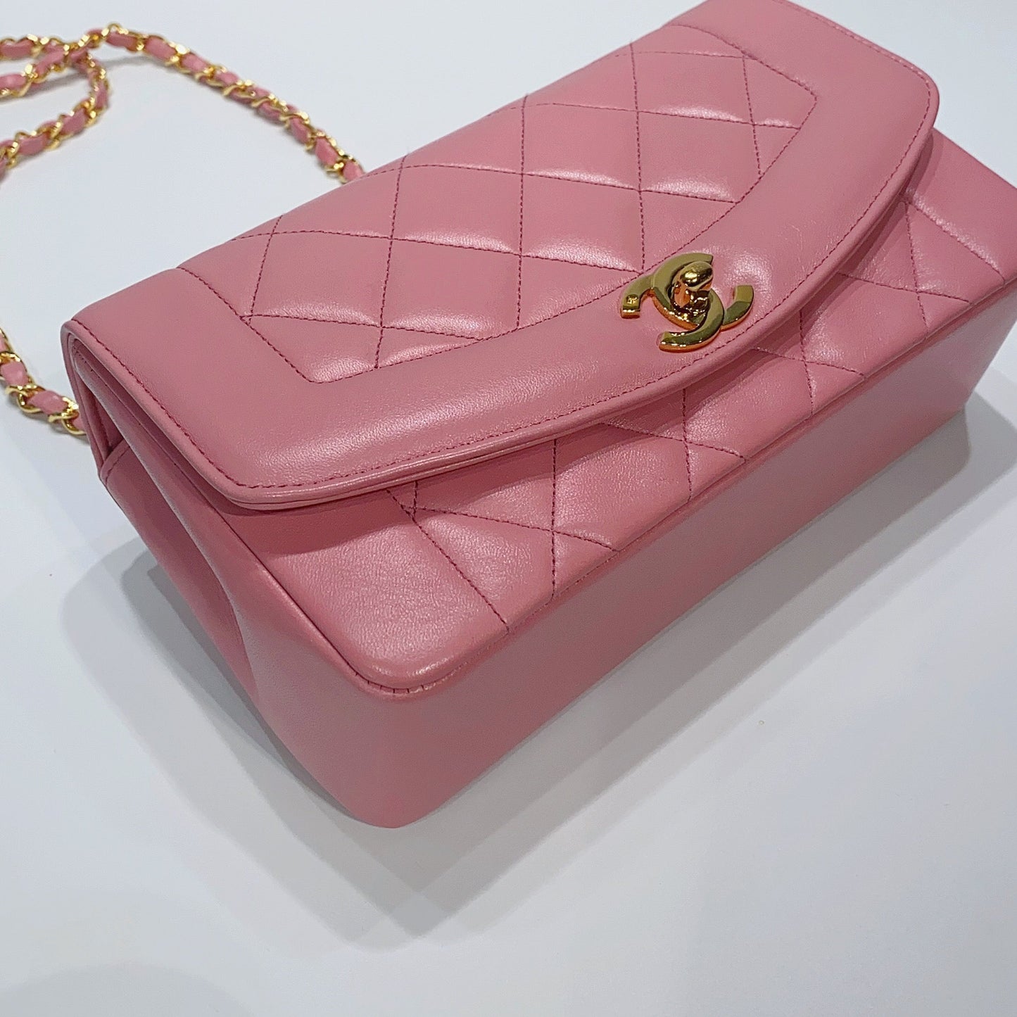 No.3299-Chanel Vintage Lambskin Diana Bag 22cm