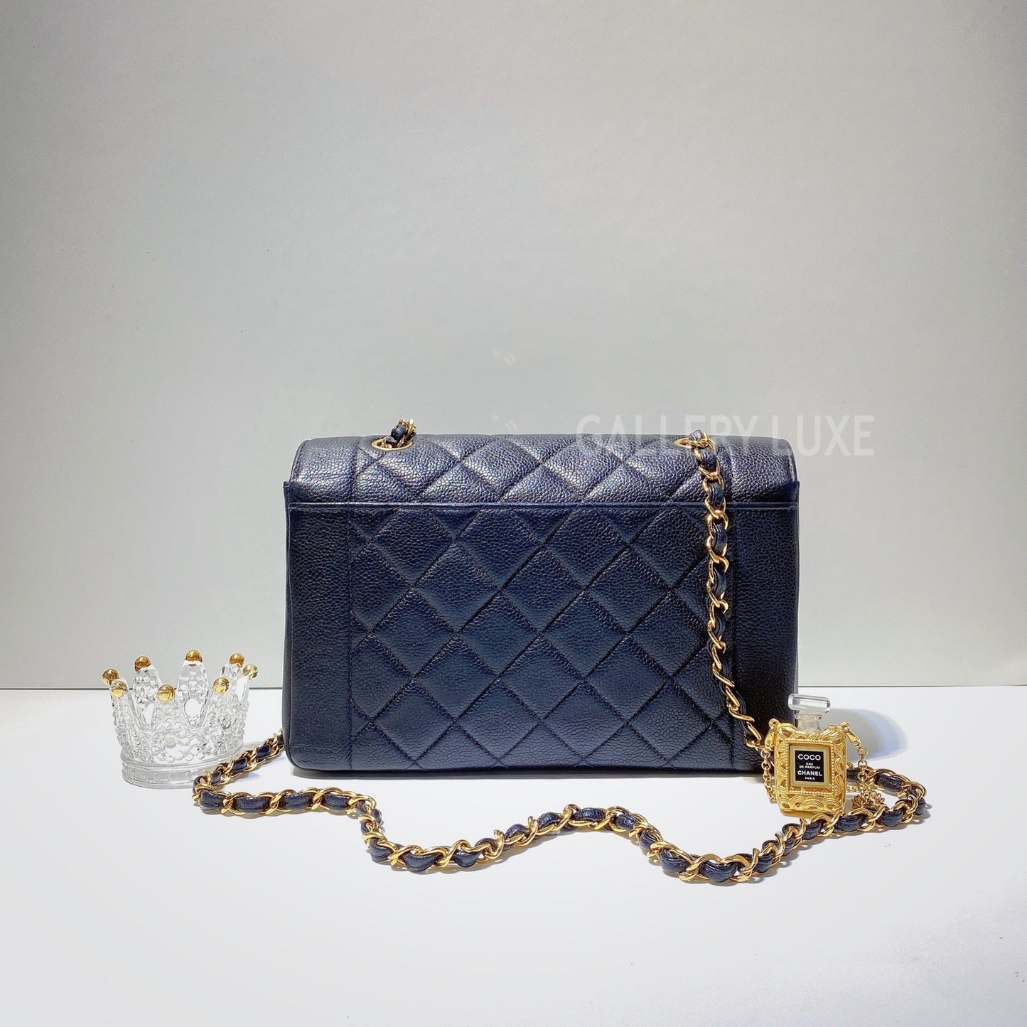 No.3004-Chanel Vintage Caviar Diana Bag 25cm with Backpocket